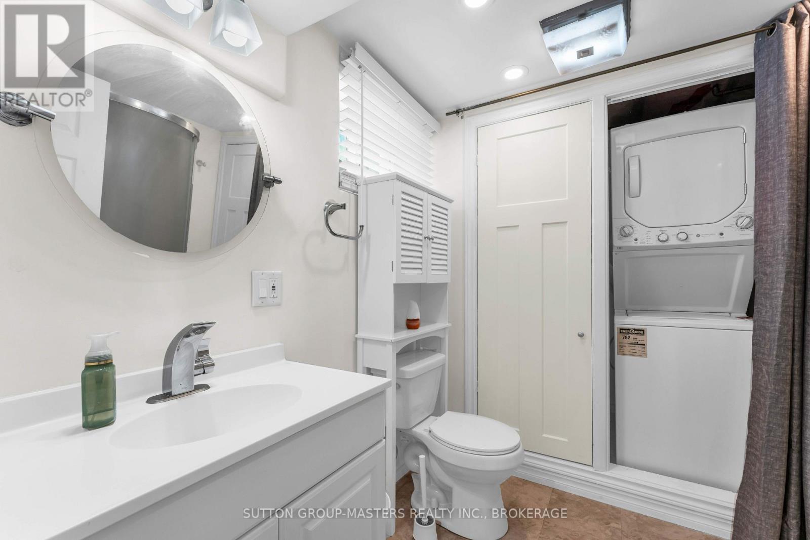 22 Westdale Avenue W Property Photo 38