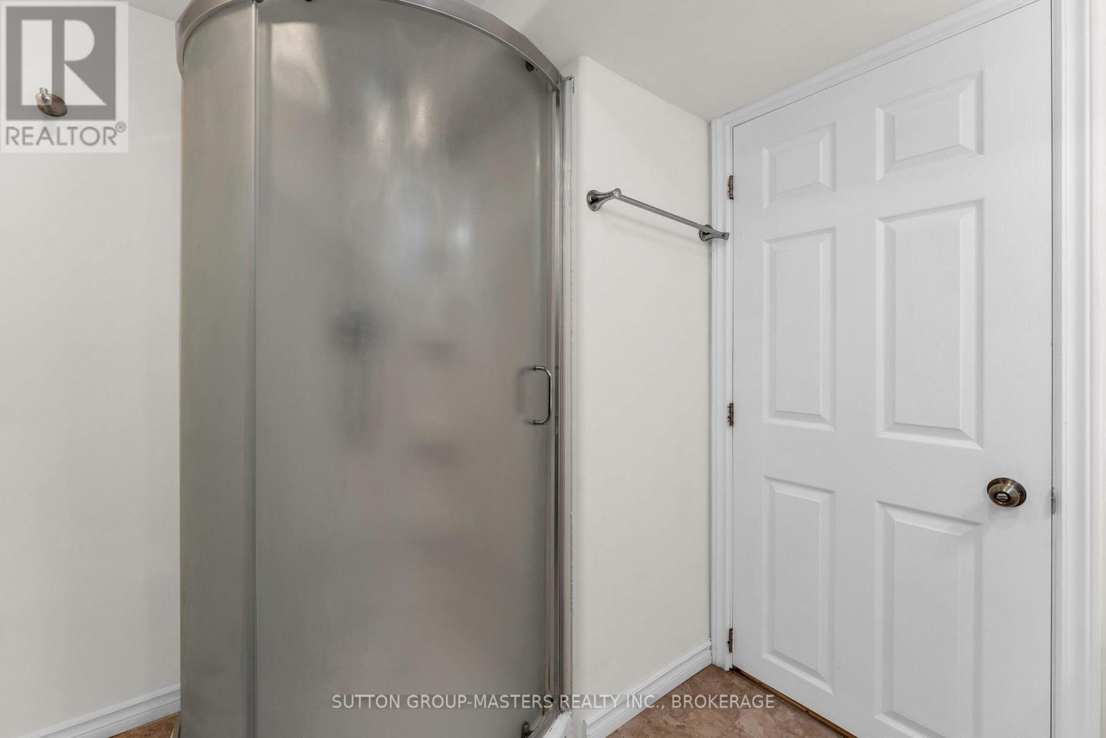 22 Westdale Avenue W Property Photo 39