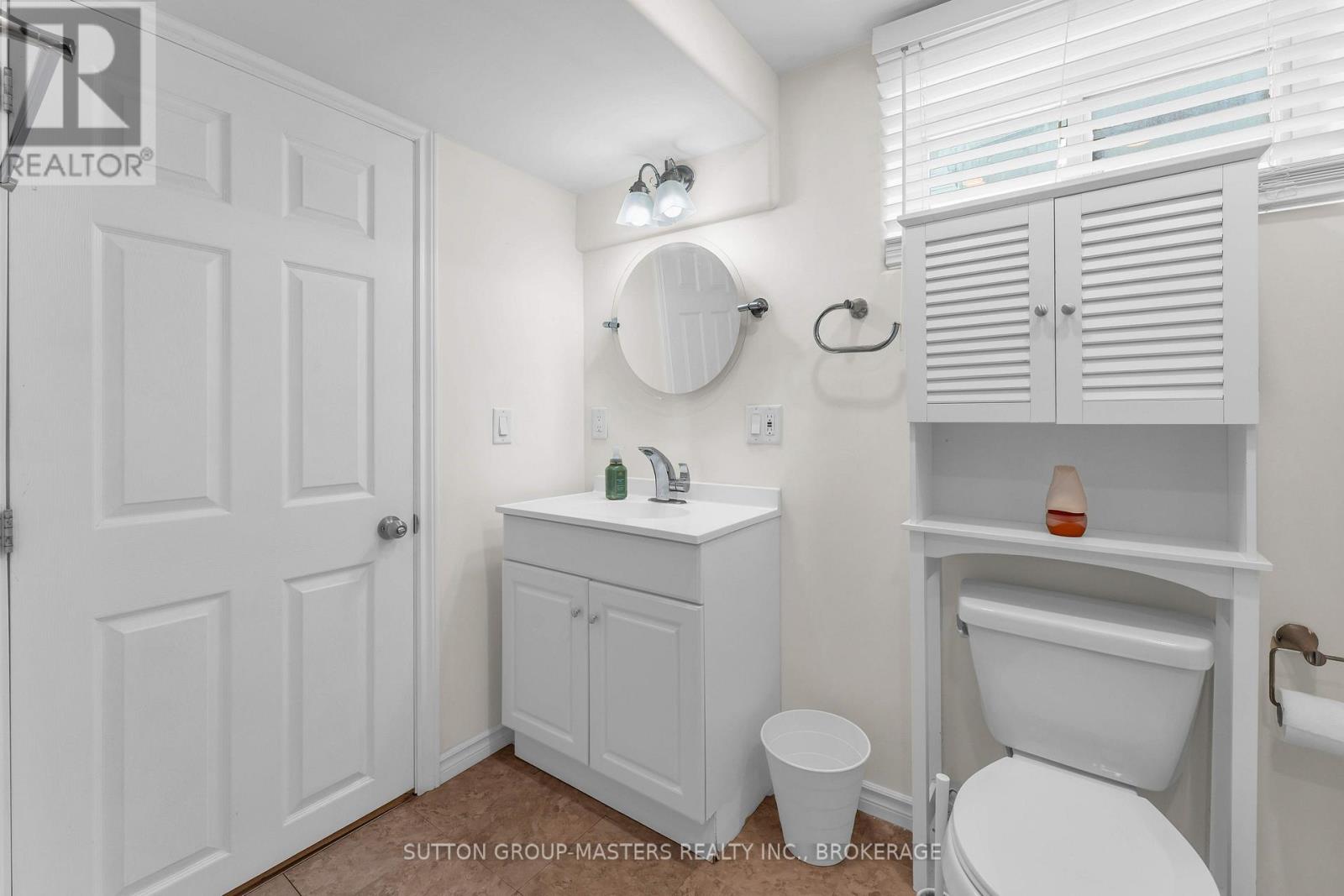 22 Westdale Avenue W Property Photo 40