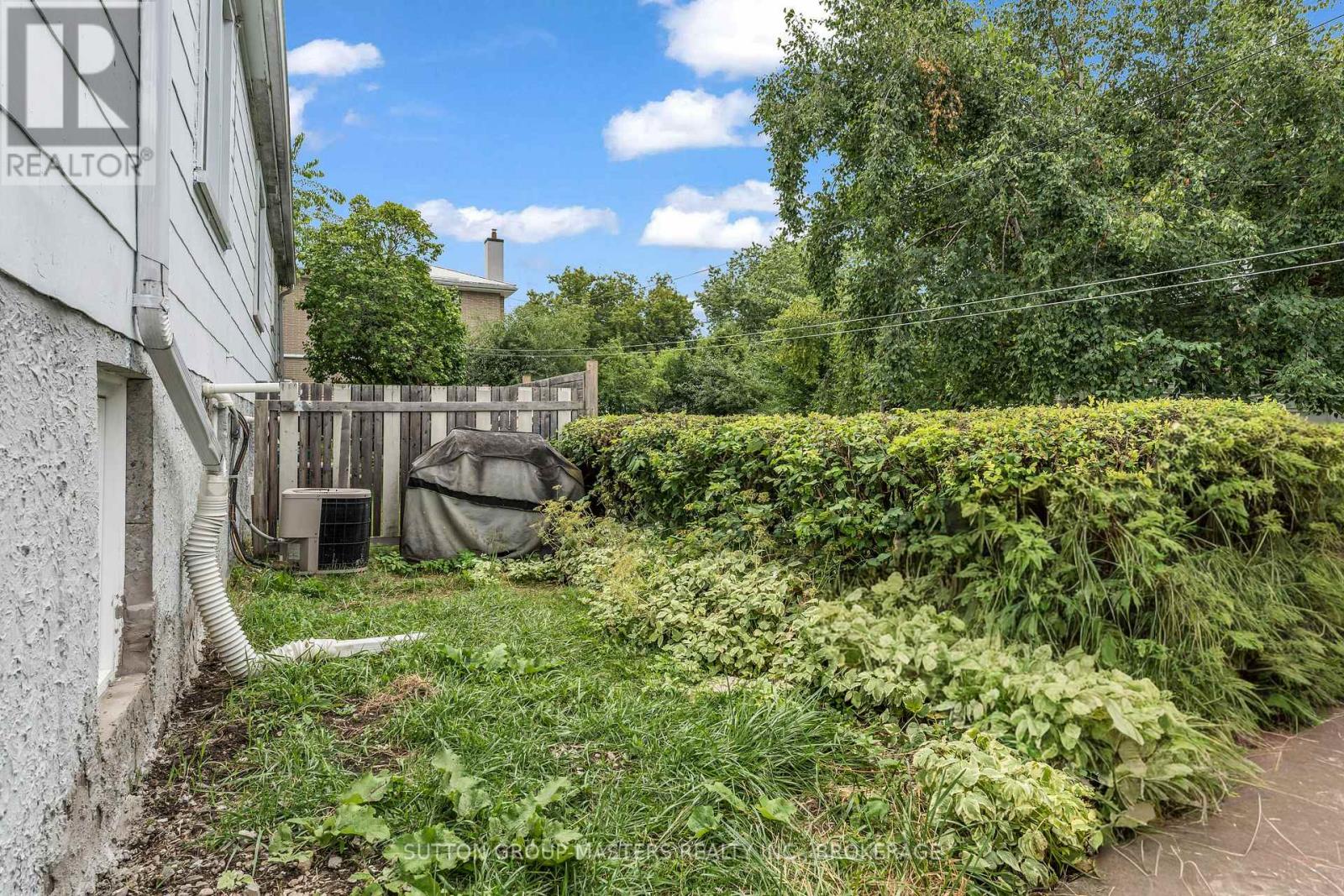 22 Westdale Avenue W Property Photo 42