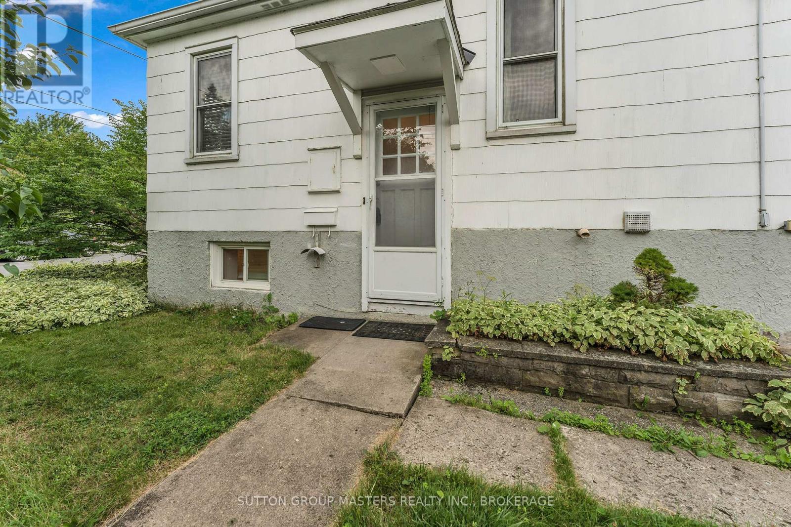 22 Westdale Avenue W Property Photo 44