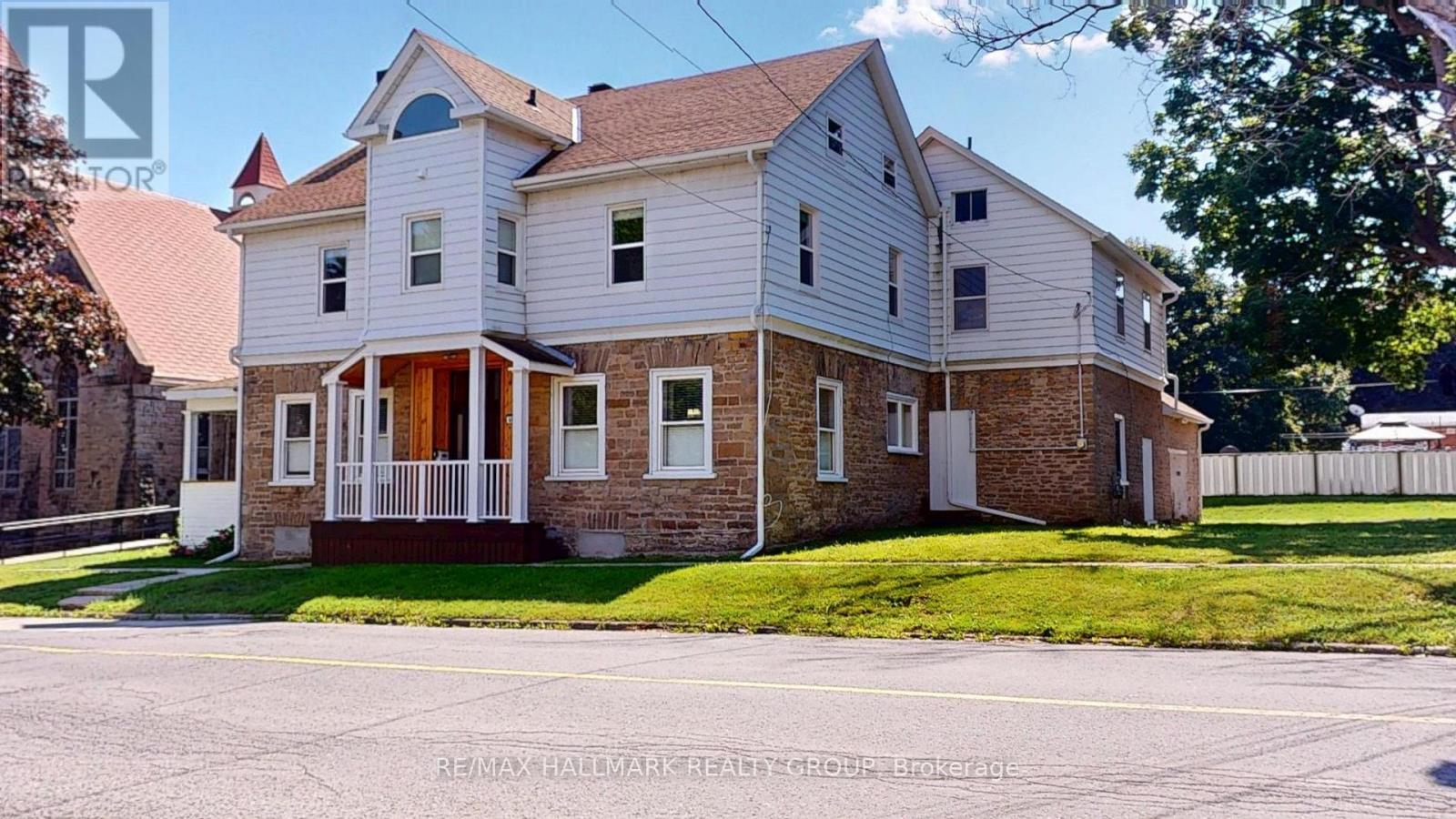 461 Centre Street N Property Photo 1