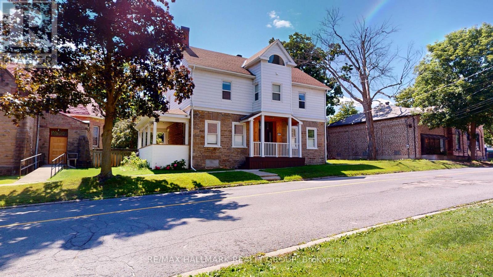 461 Centre Street N Property Photo 2