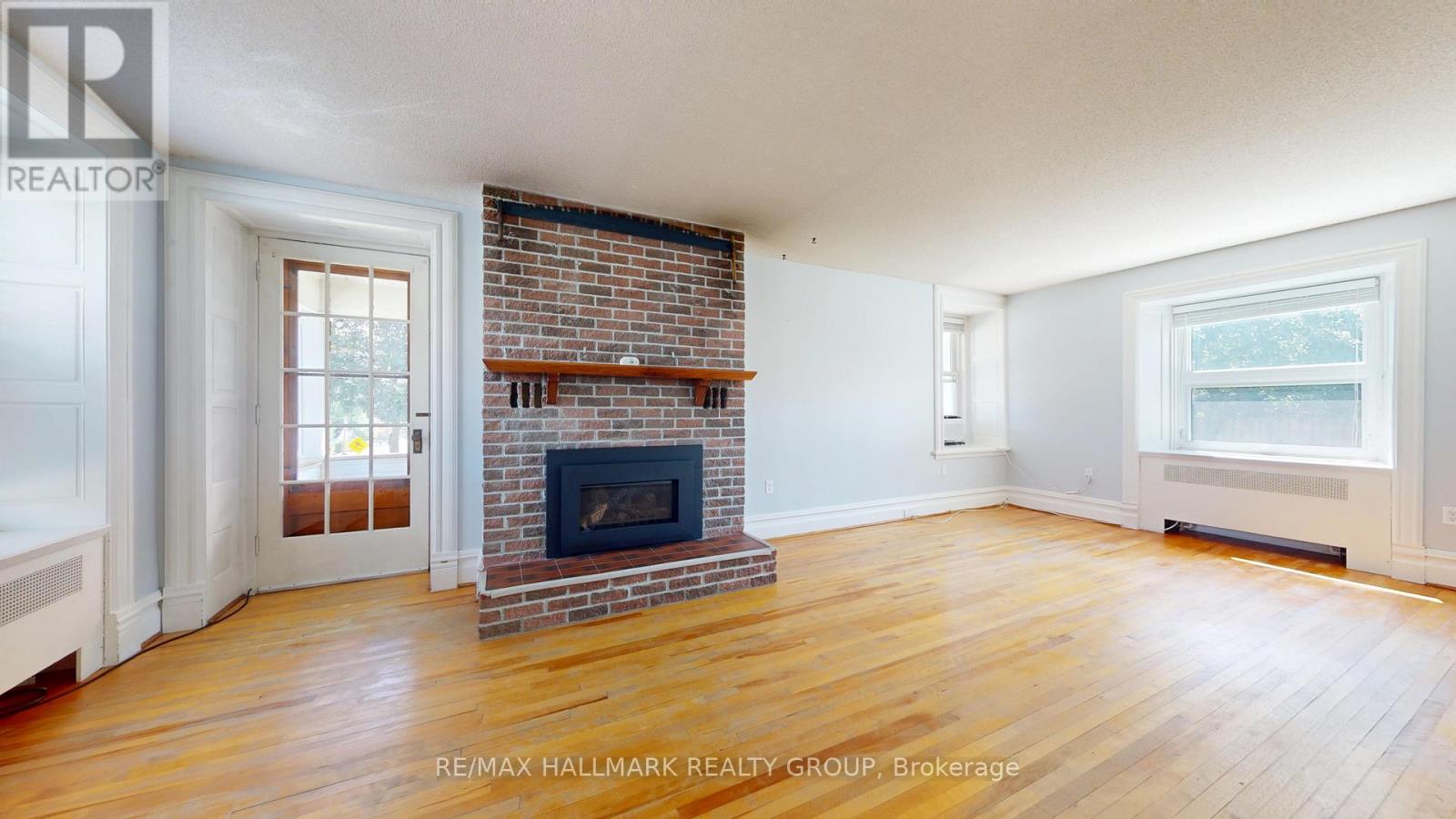 461 Centre Street N Property Photo 7
