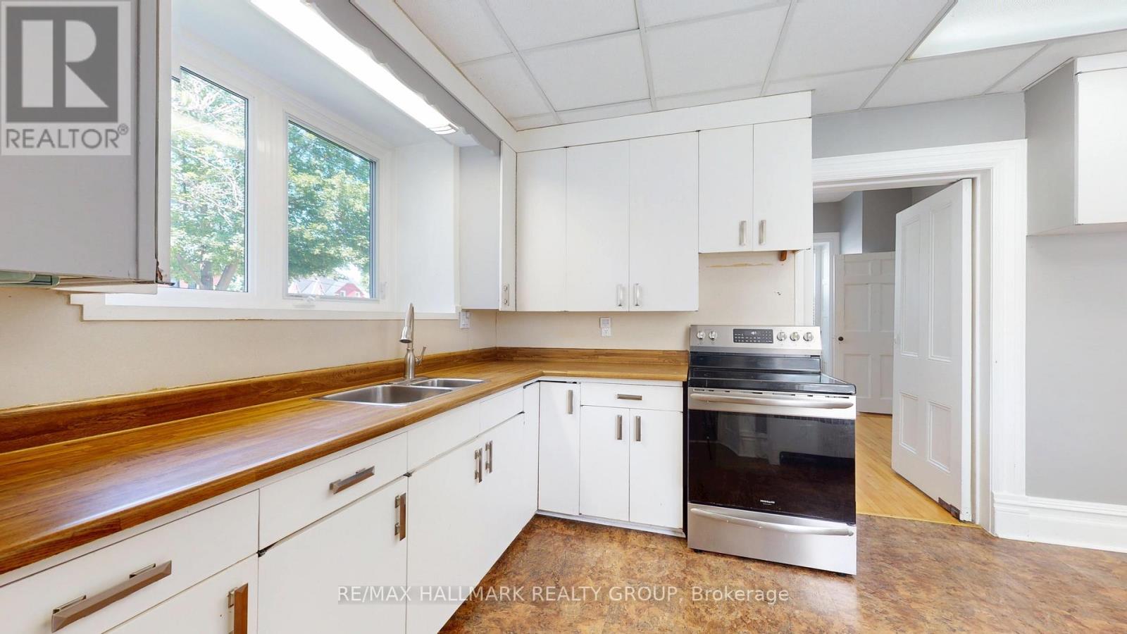 461 Centre Street N Property Photo 11