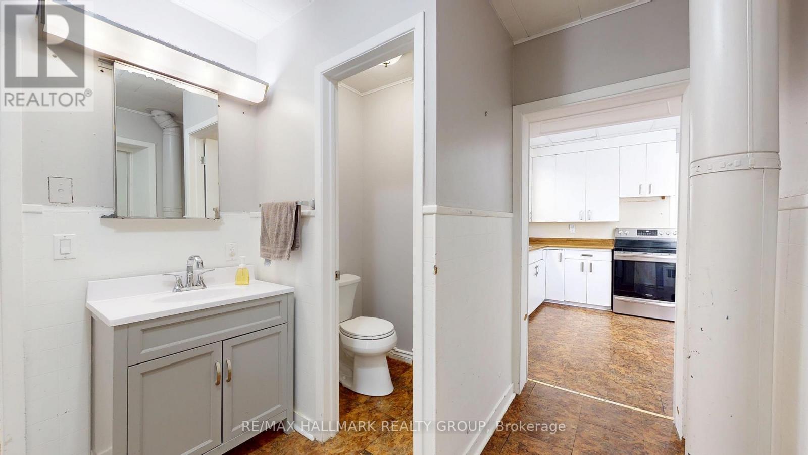461 Centre Street N Property Photo 13