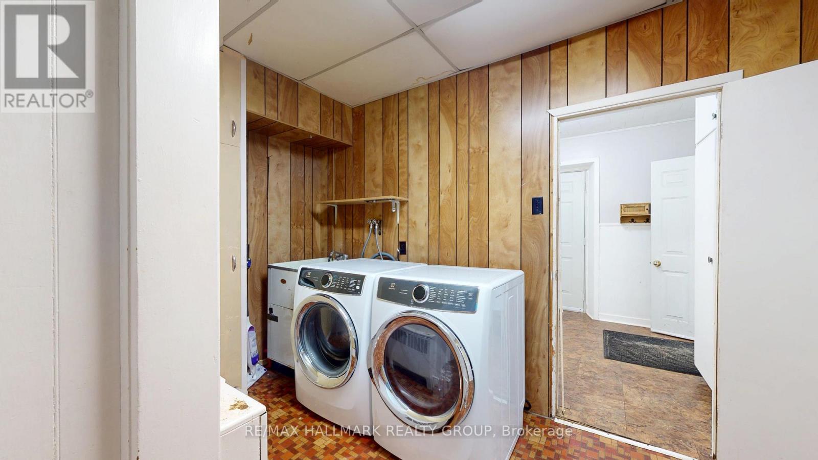 461 Centre Street N Property Photo 14