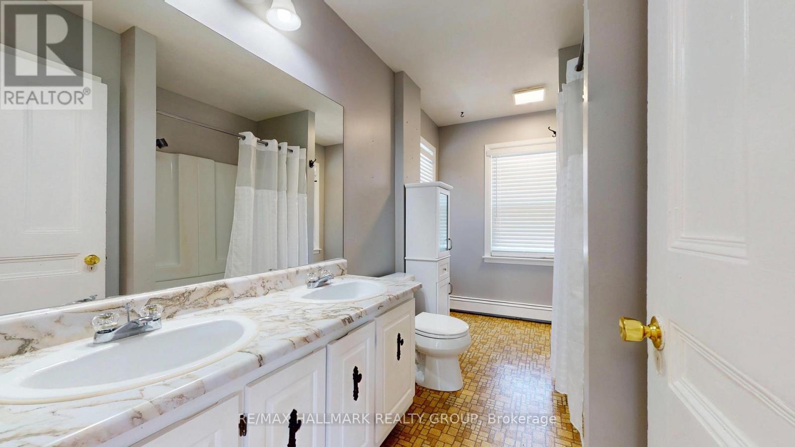 461 Centre Street N Property Photo 19