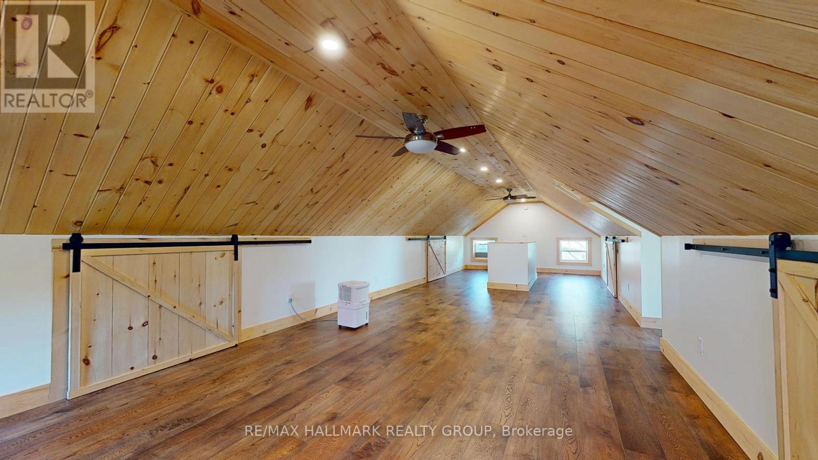 461 Centre Street N Property Photo 29