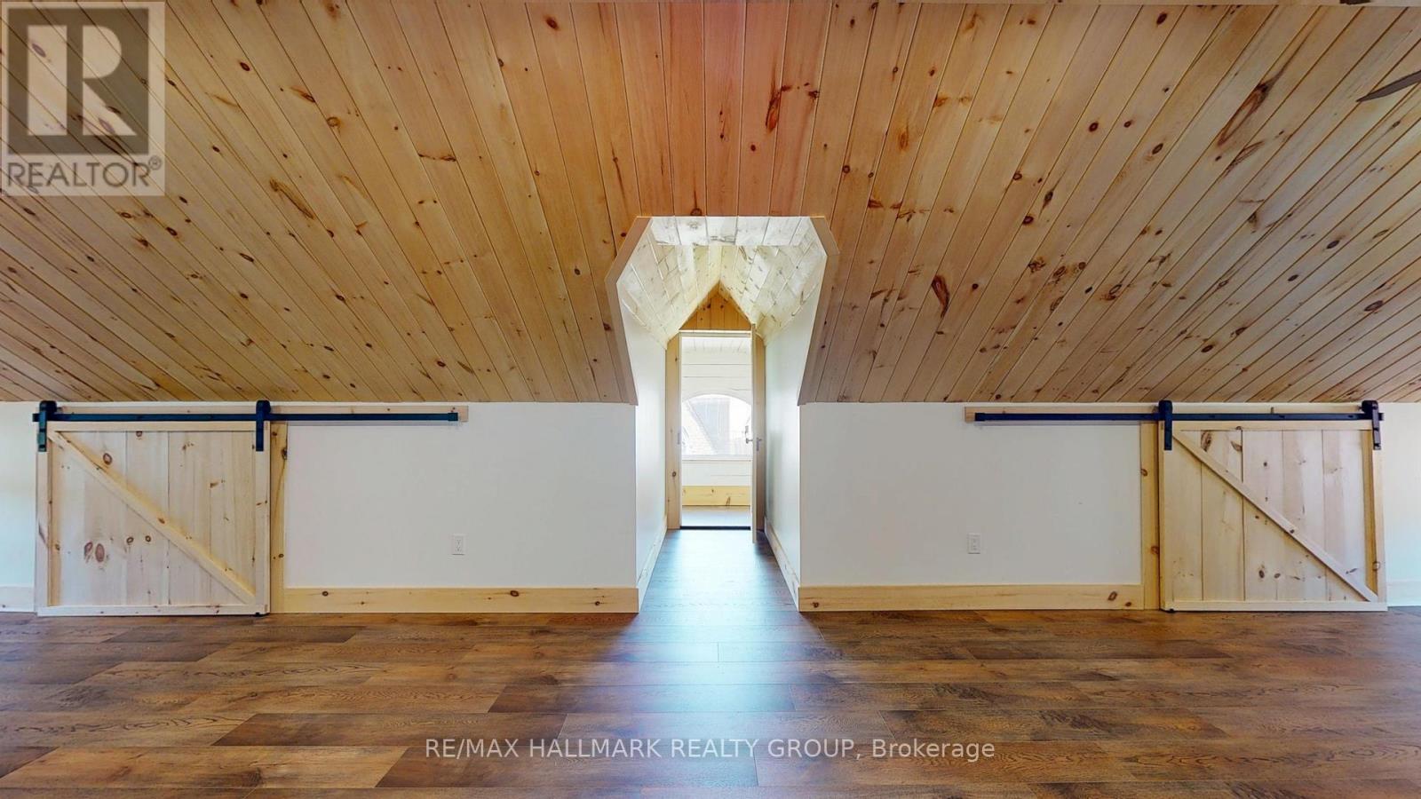 461 Centre Street N Property Photo 31