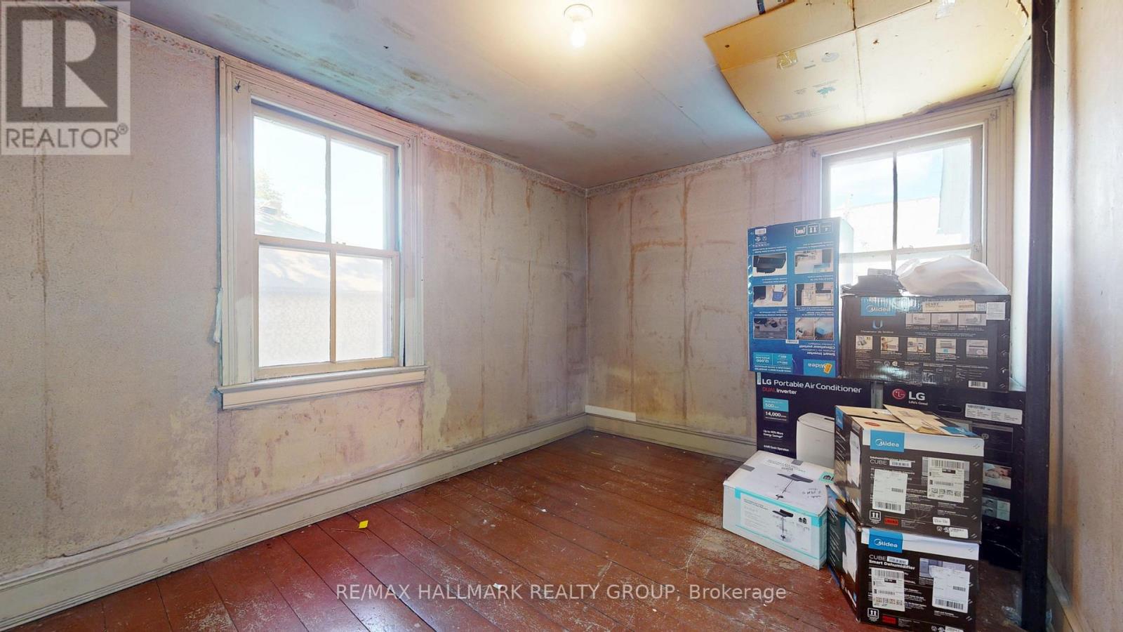 461 Centre Street N Property Photo 32