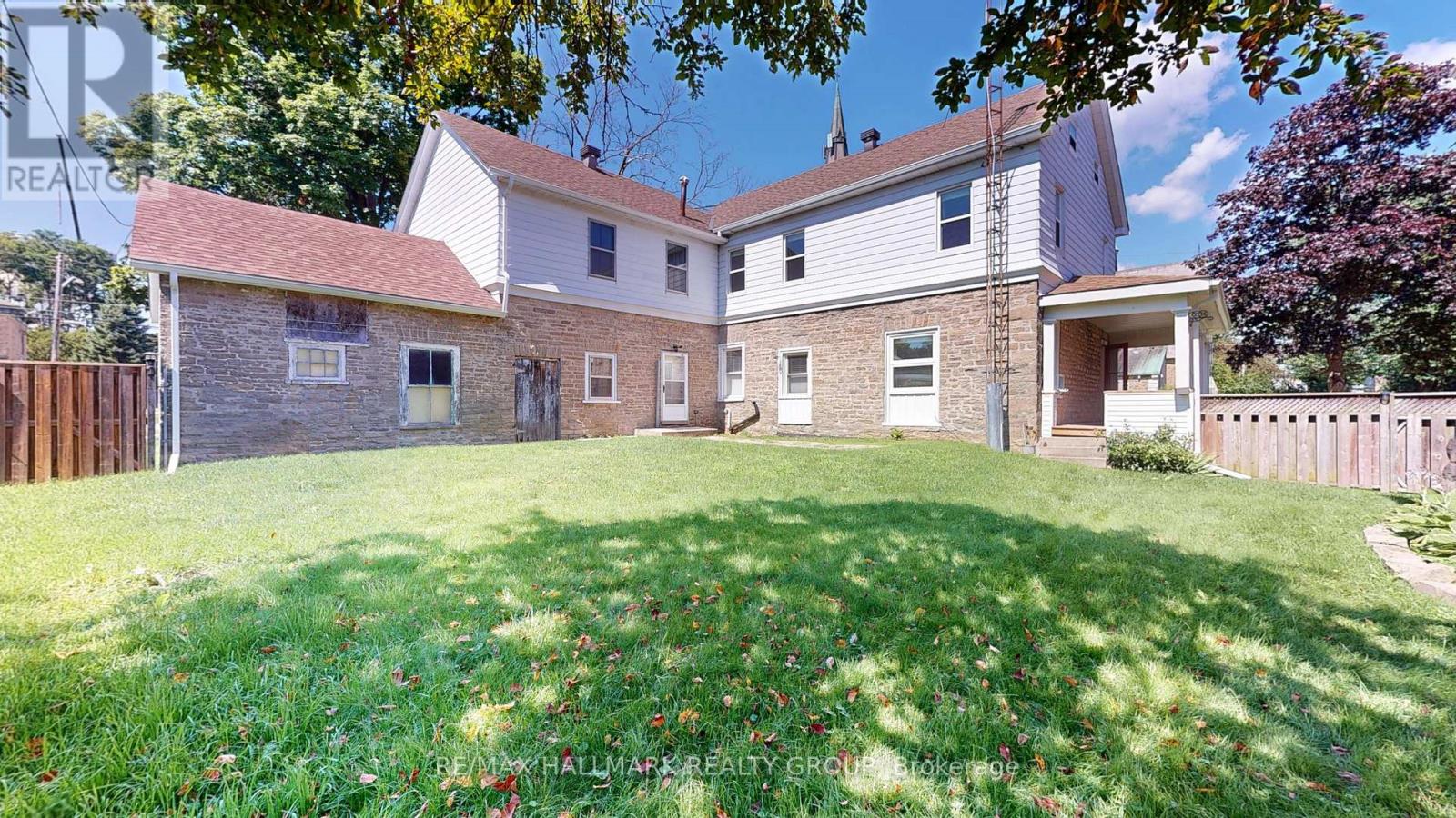 461 Centre Street N Property Photo 37