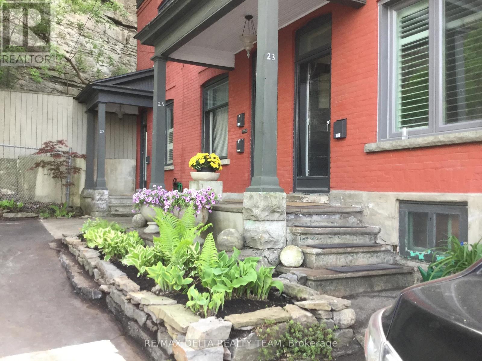 27 PERKINS STREET