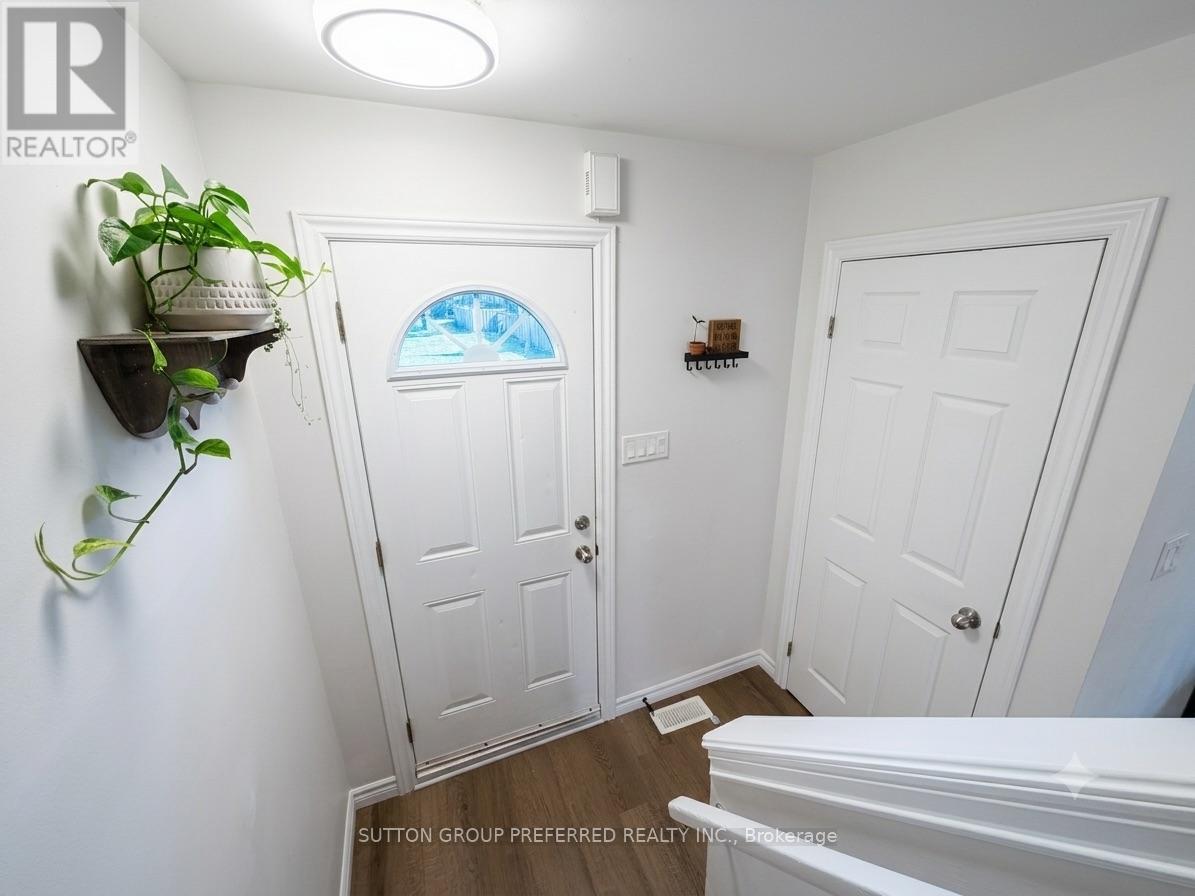 27 - 825 Dundalk Drive Property Photo 2