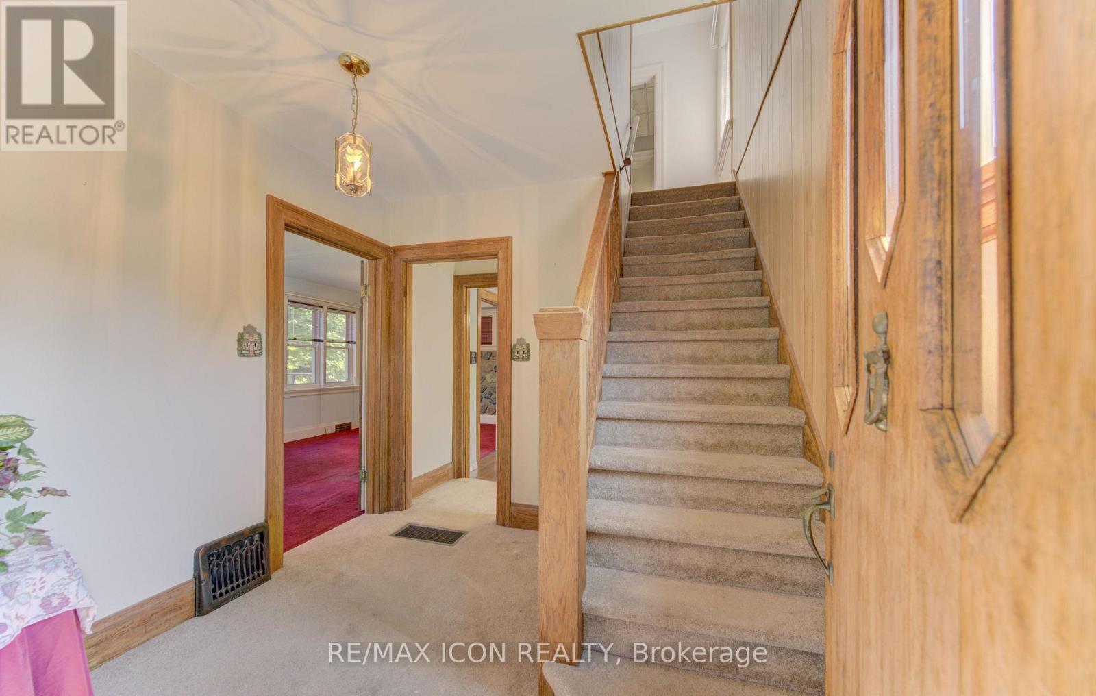 224 Weber Street E Property Photo 9