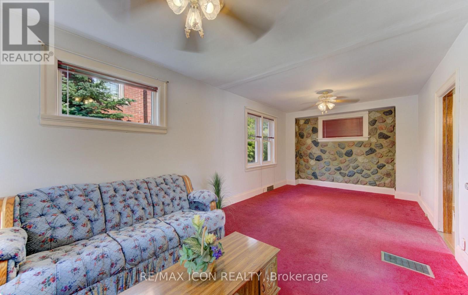 224 Weber Street E Property Photo 12