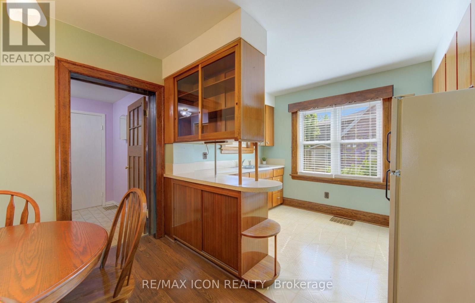 224 Weber Street E Property Photo 18