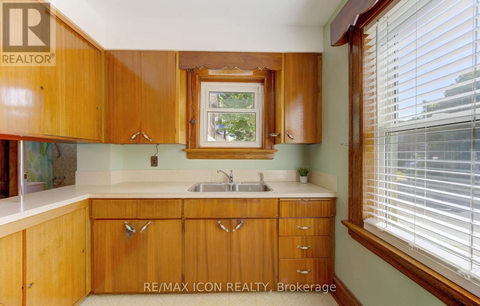 224 Weber Street E Property Photo 20