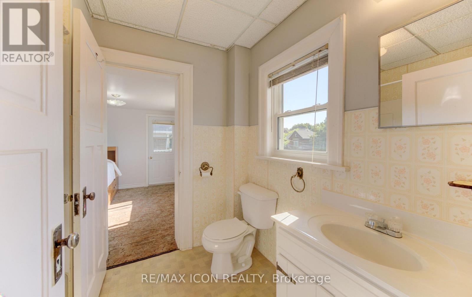 224 Weber Street E Property Photo 27