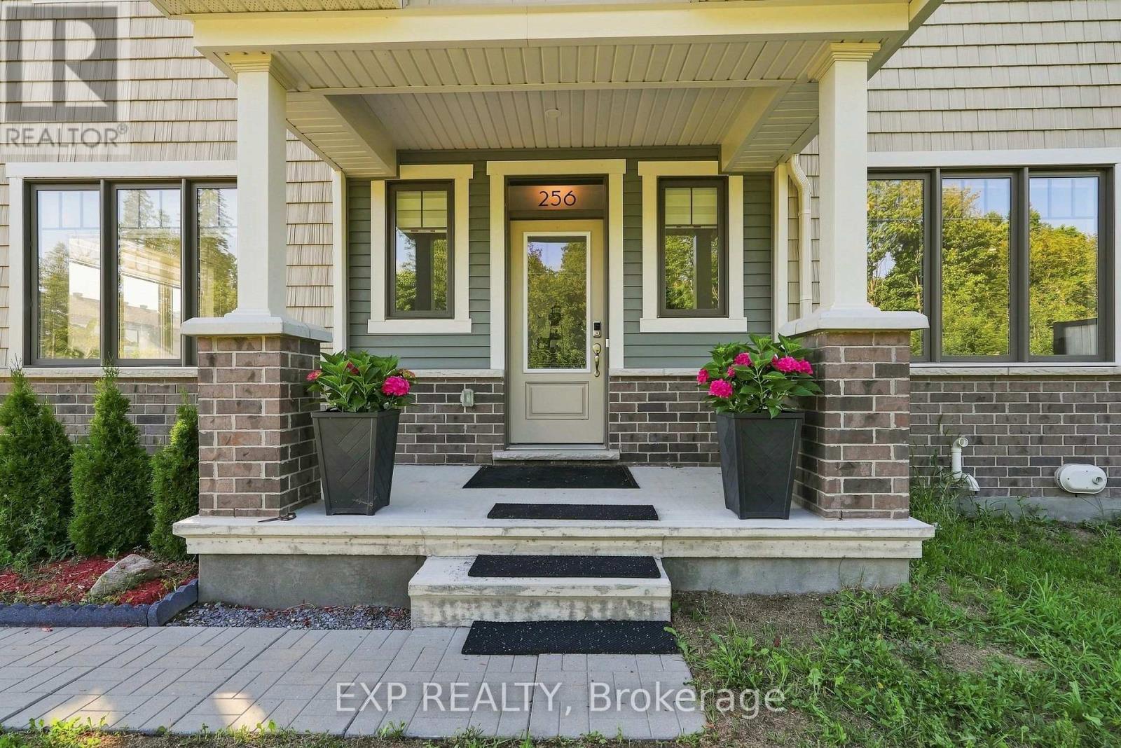 256 Billrian Crescent Property Photo 2