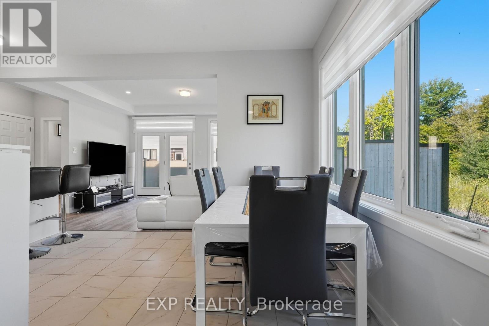 256 Billrian Crescent Property Photo 9