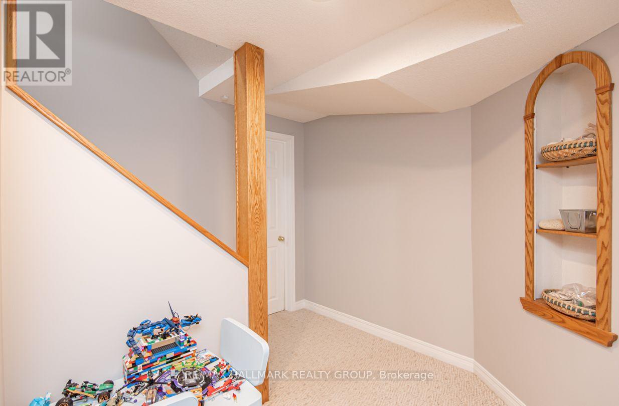 18 Hesse Crescent Property Photo 24