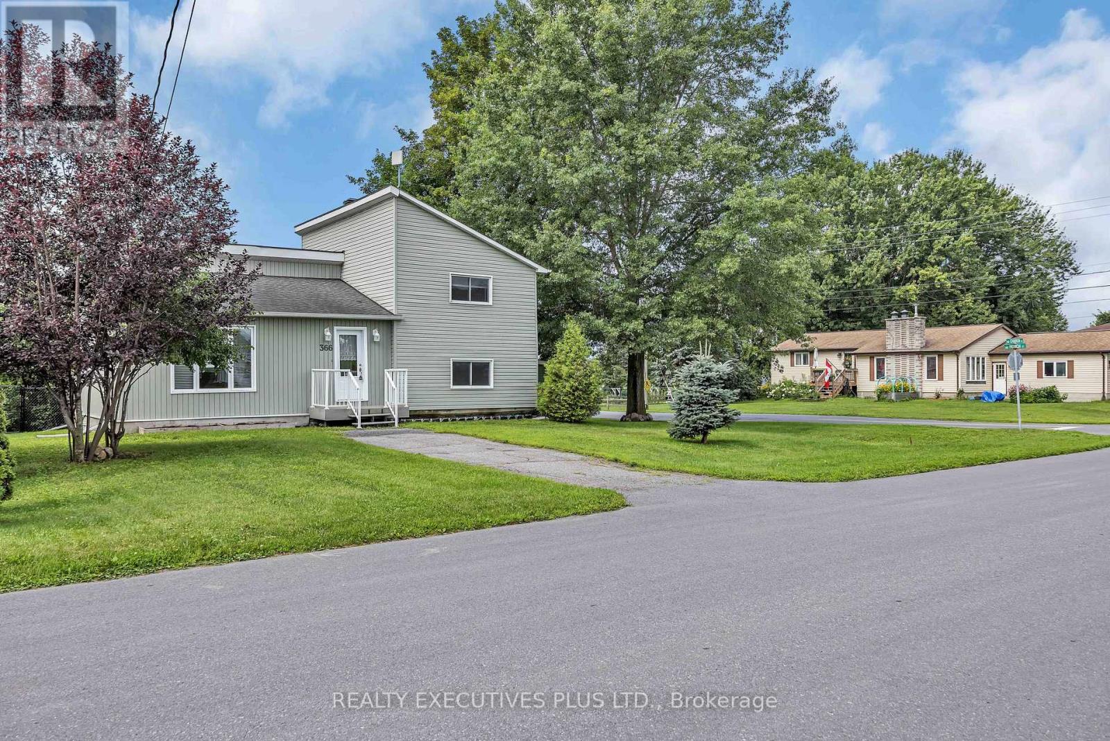 366 Charron Street Property Photo 1