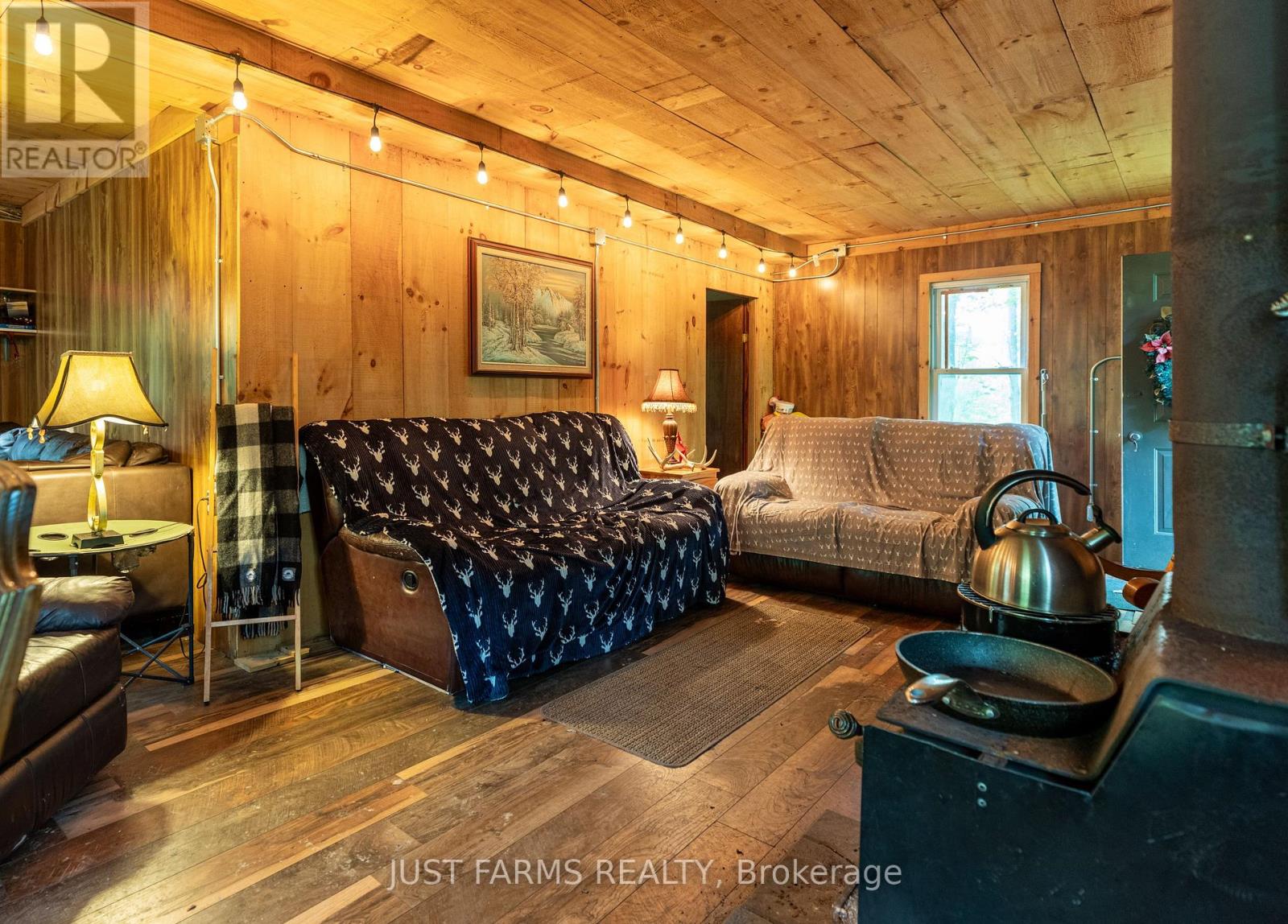 1052 Longwoods Road Property Photo 8