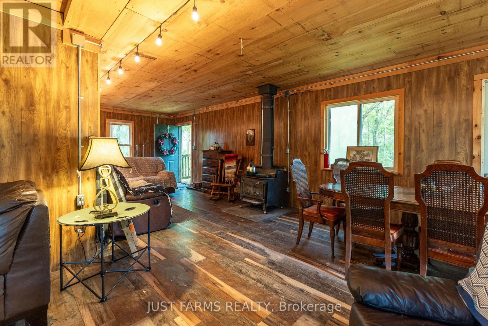 1052 Longwoods Road Property Photo 11