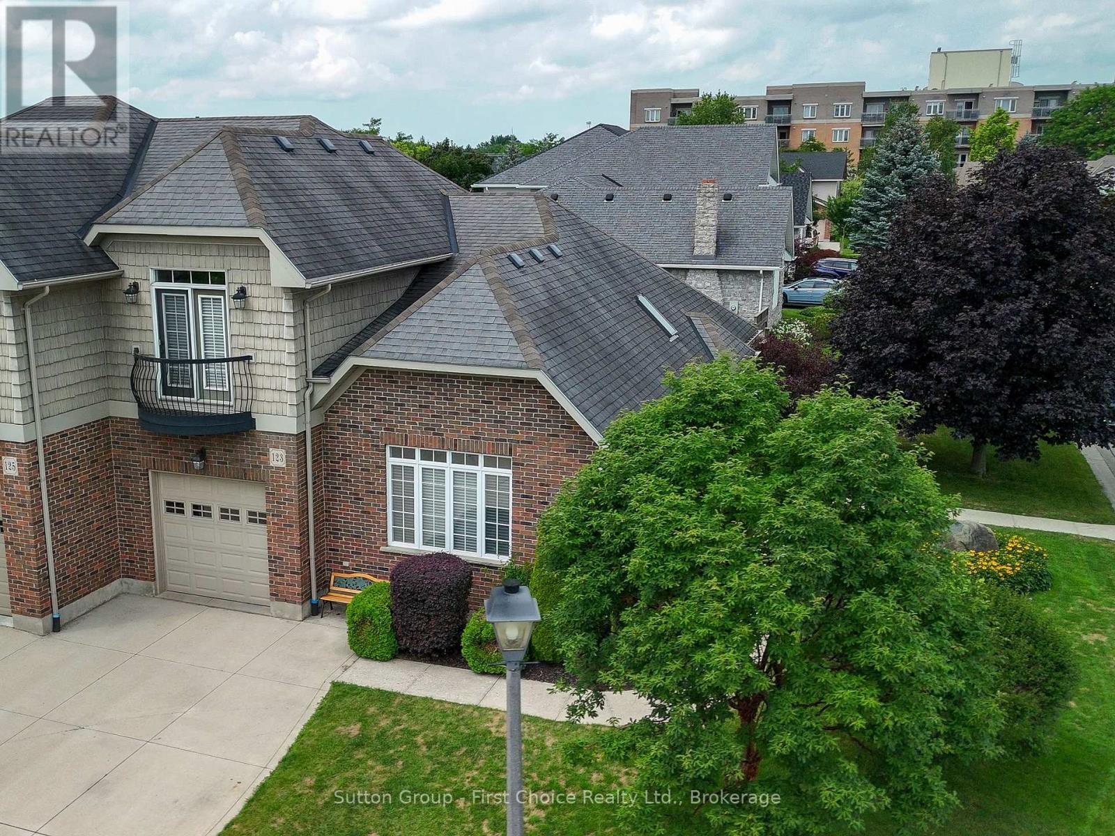 123 Long Drive Property Photo 4