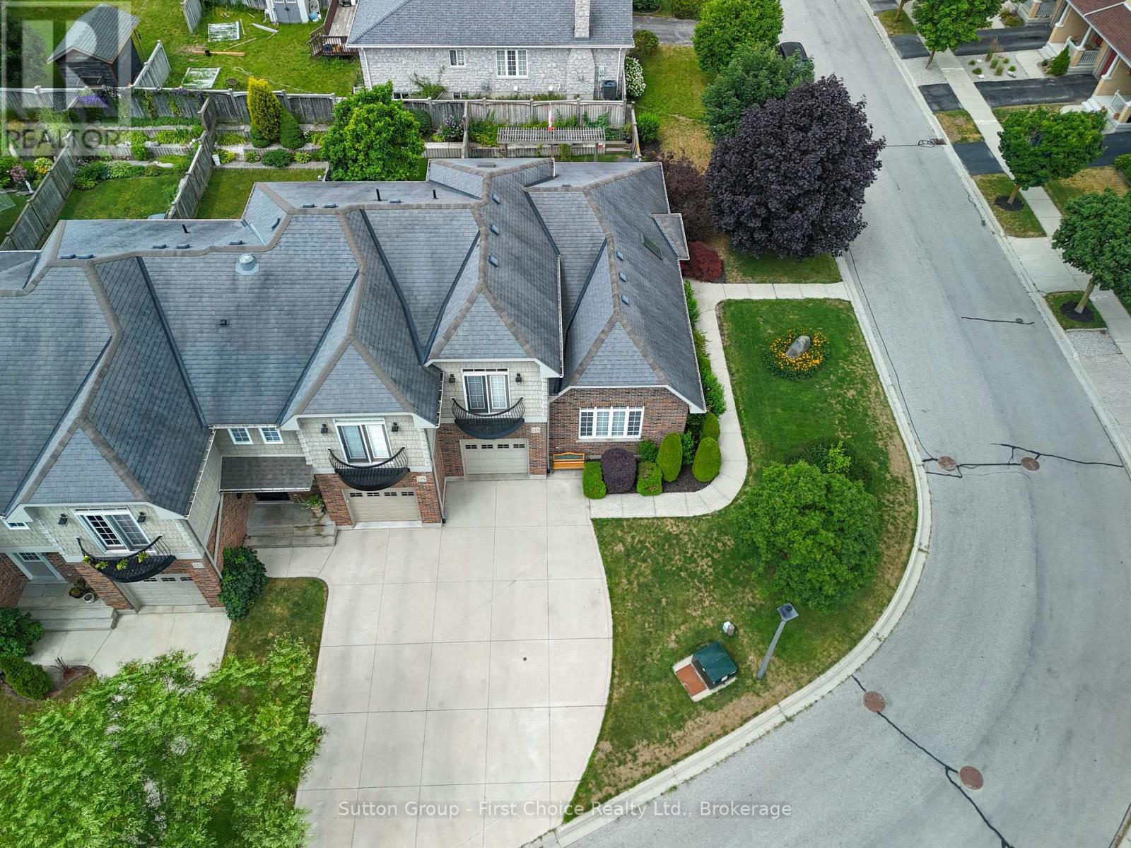 123 Long Drive Property Photo 6