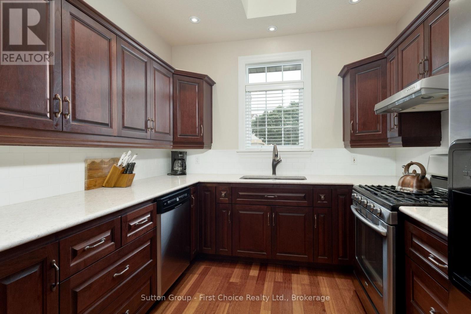 123 Long Drive Property Photo 12