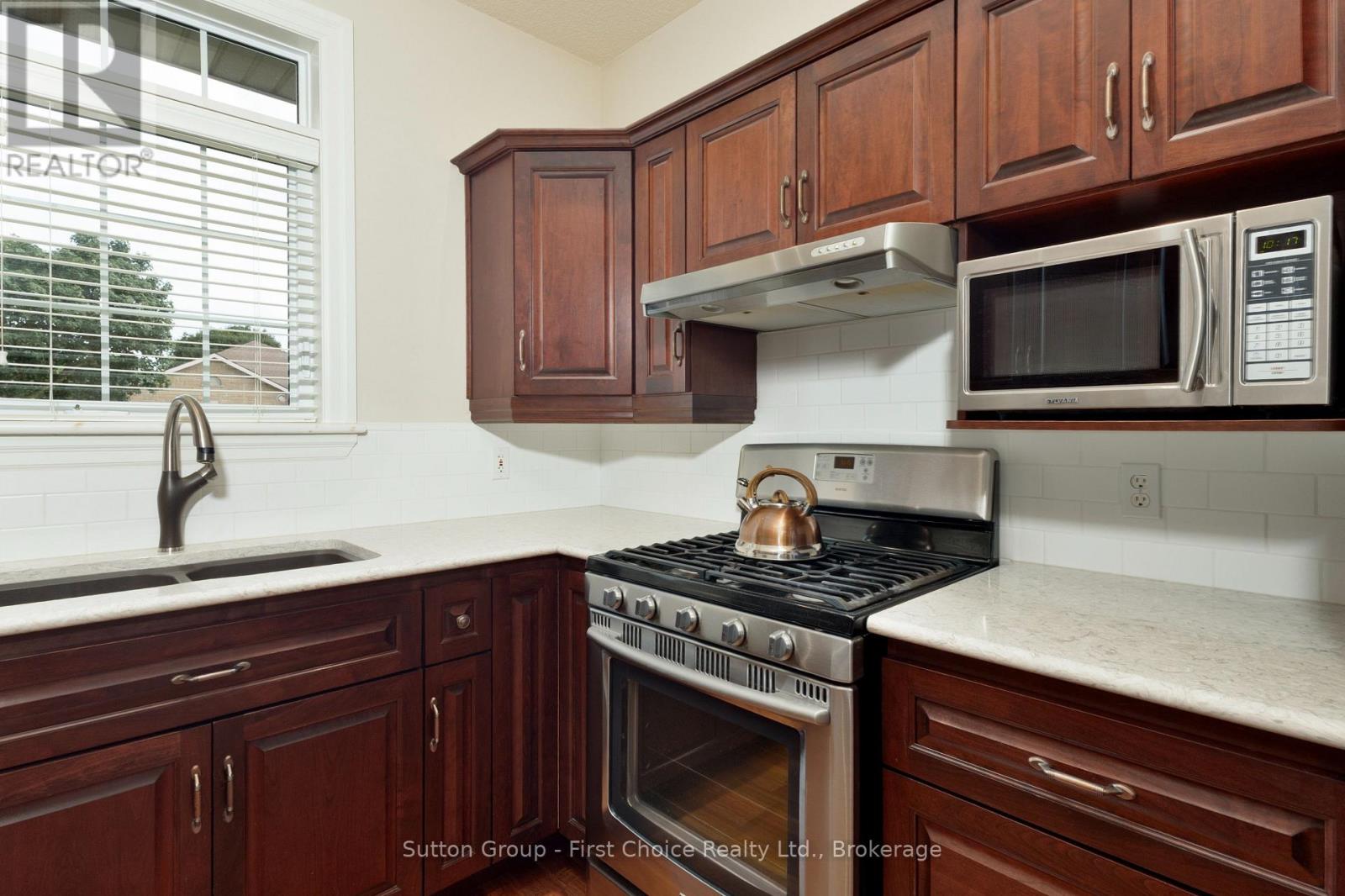 123 Long Drive Property Photo 13