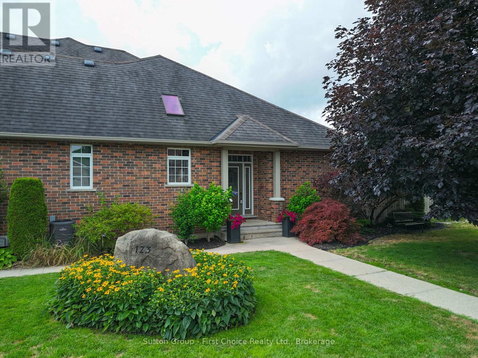 123 Long Drive Property Photo 38