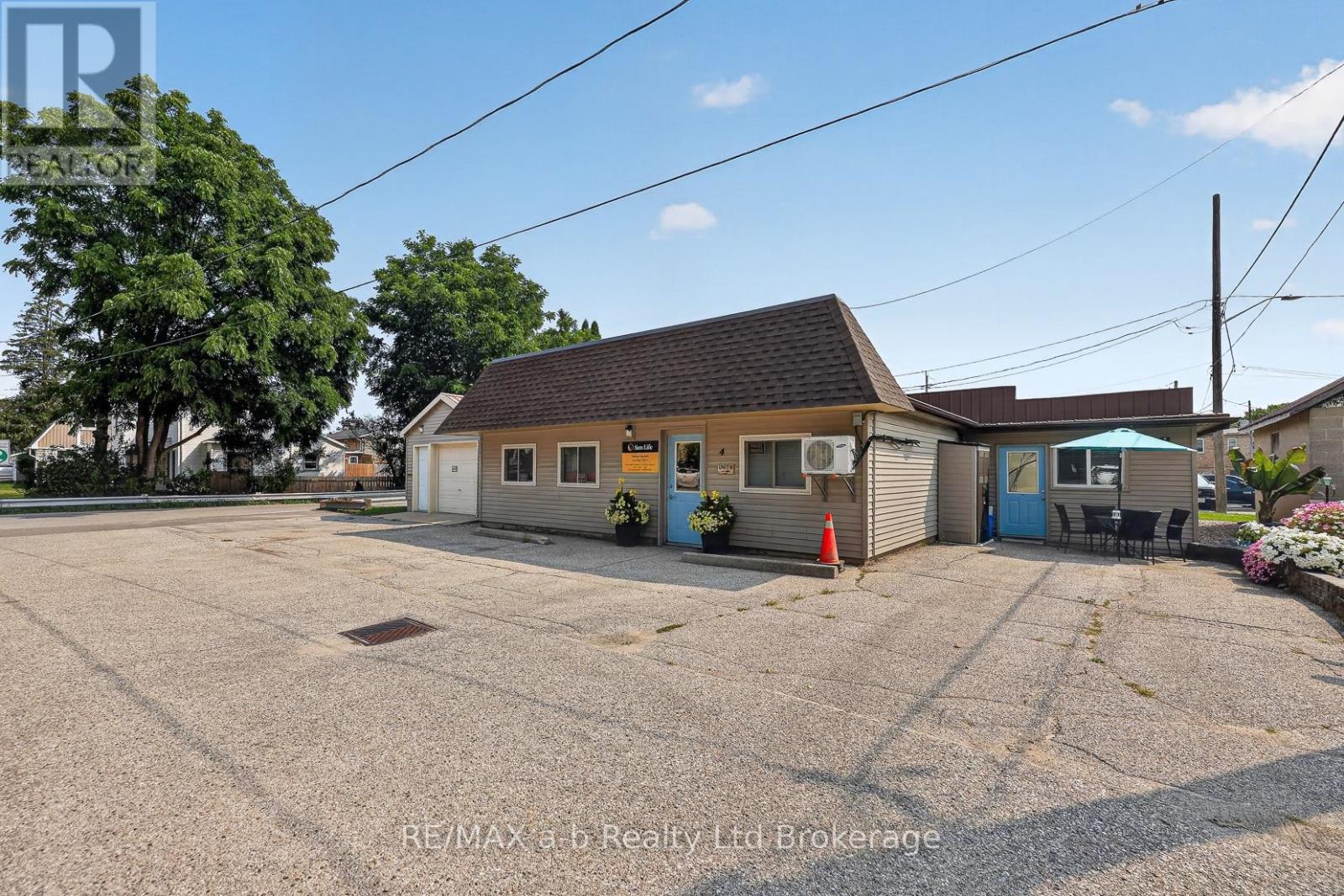4 Washington Street Property Photo 1