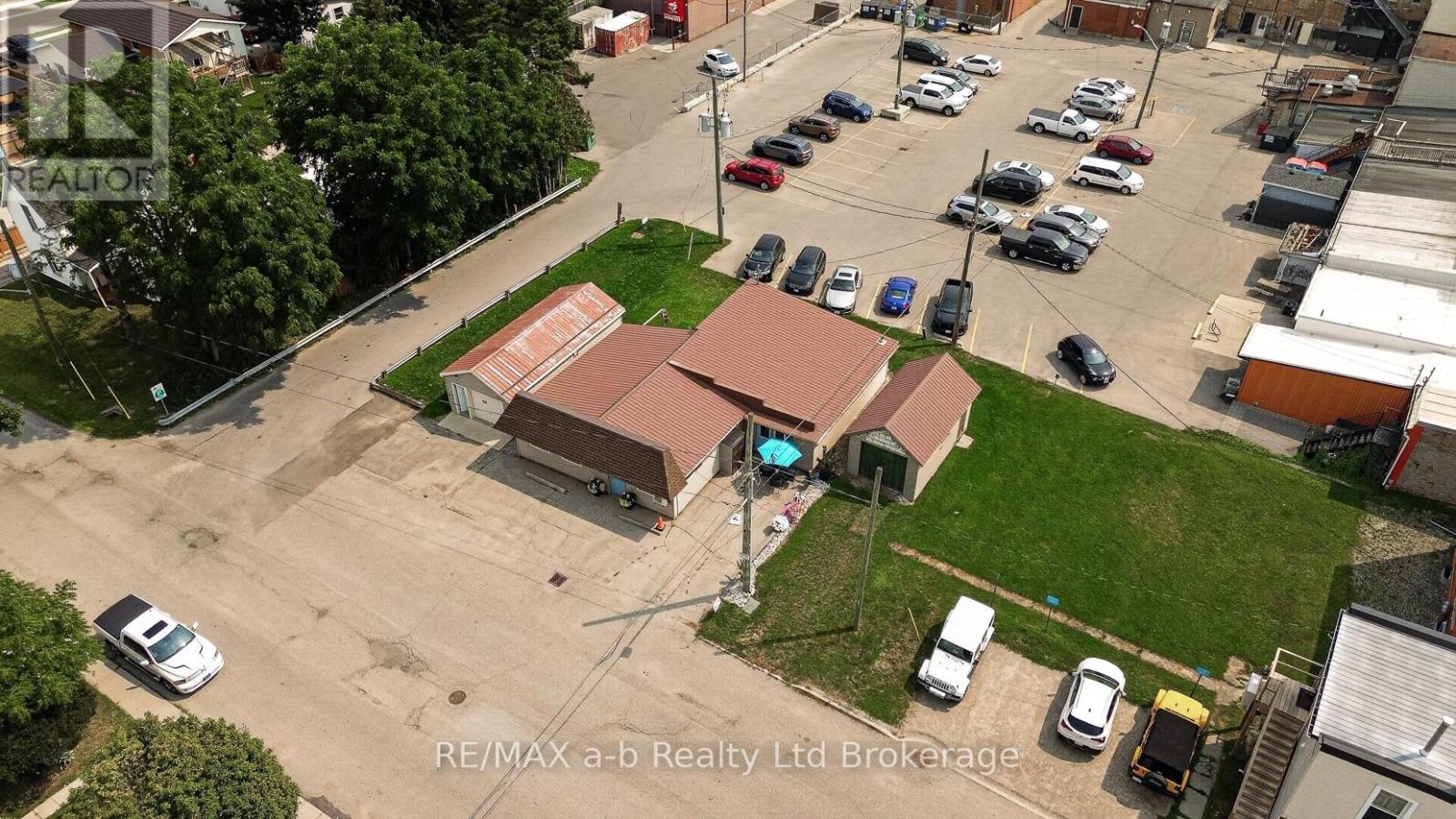 4 Washington Street Property Photo 2