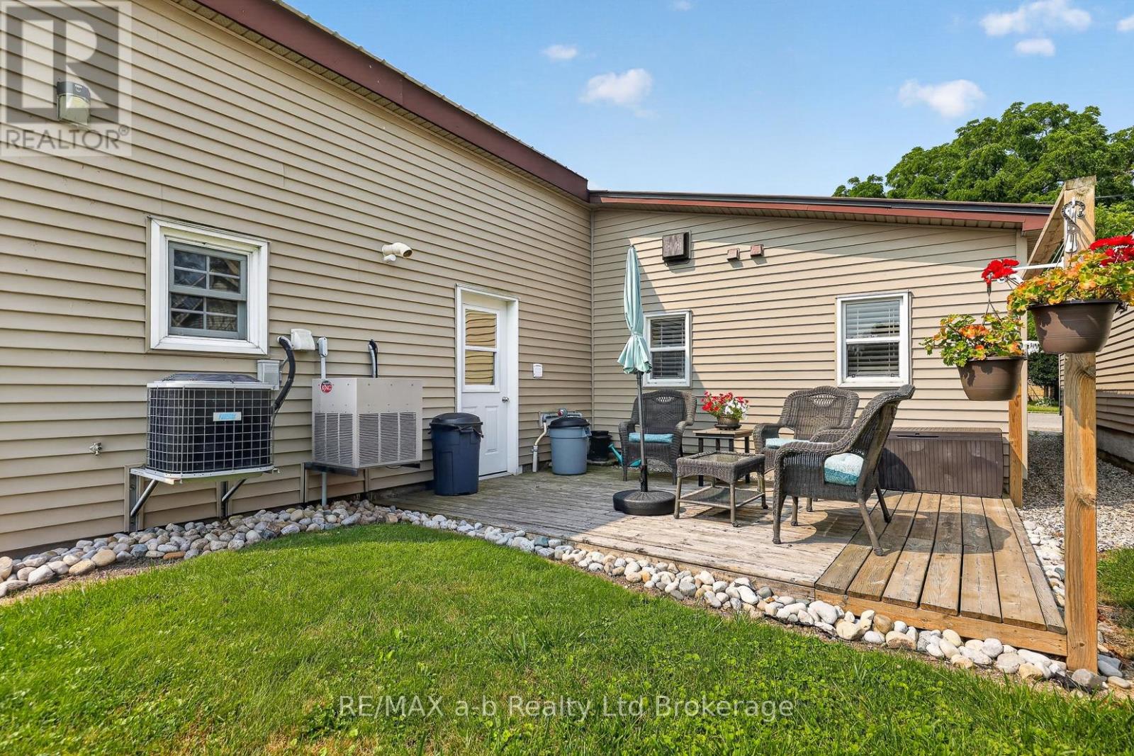 4 Washington Street Property Photo 11