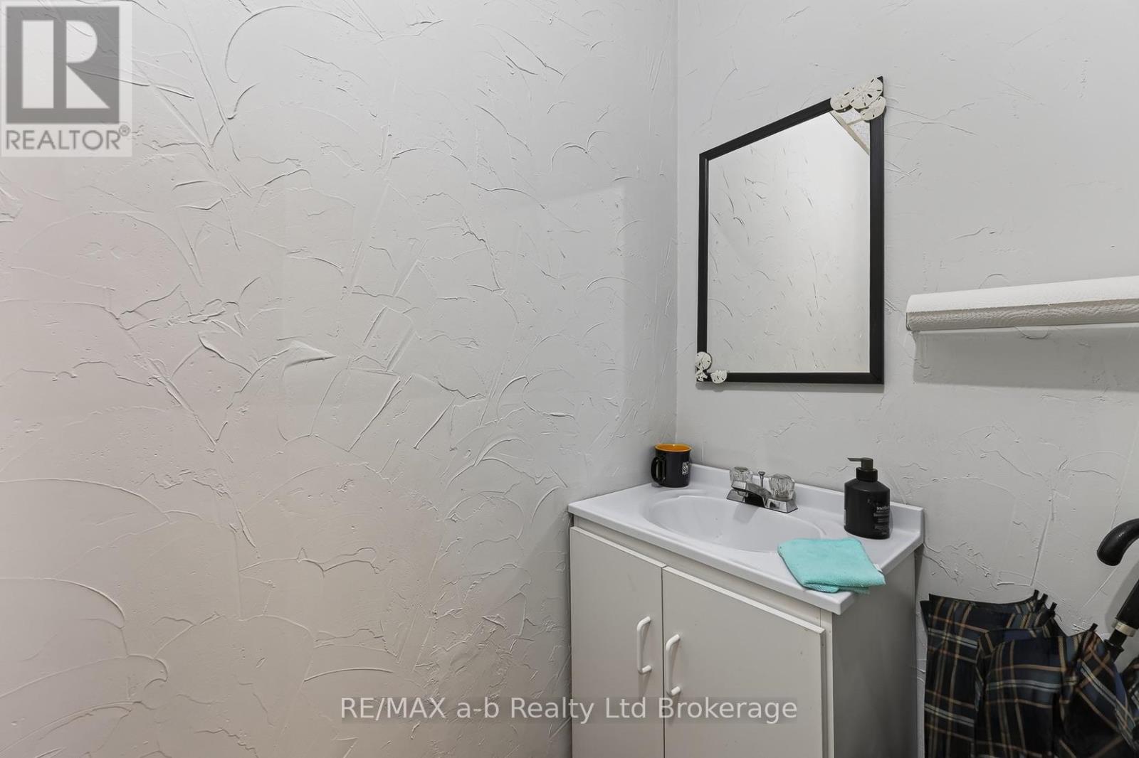 4 Washington Street Property Photo 16