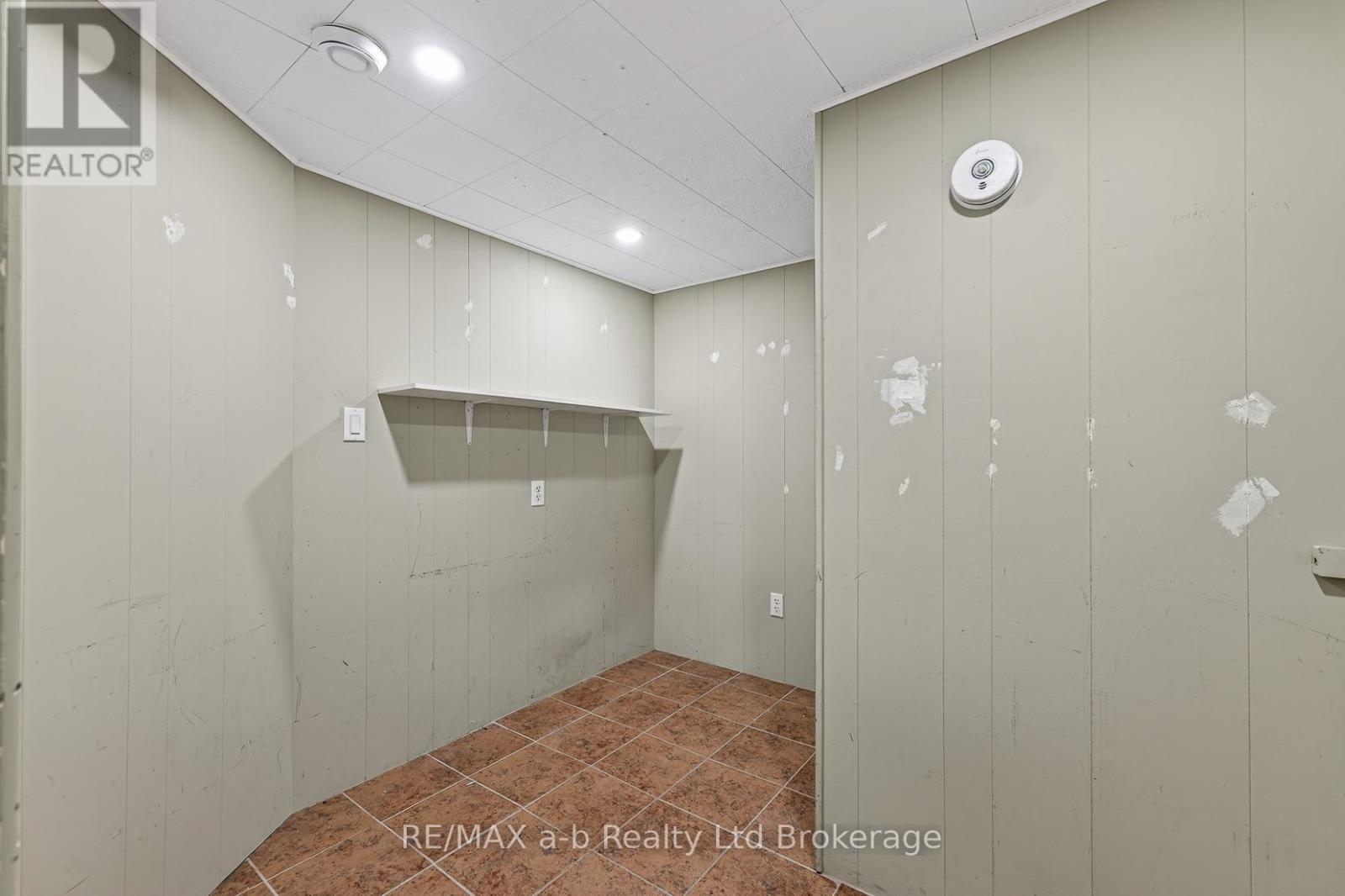 4 Washington Street Property Photo 17