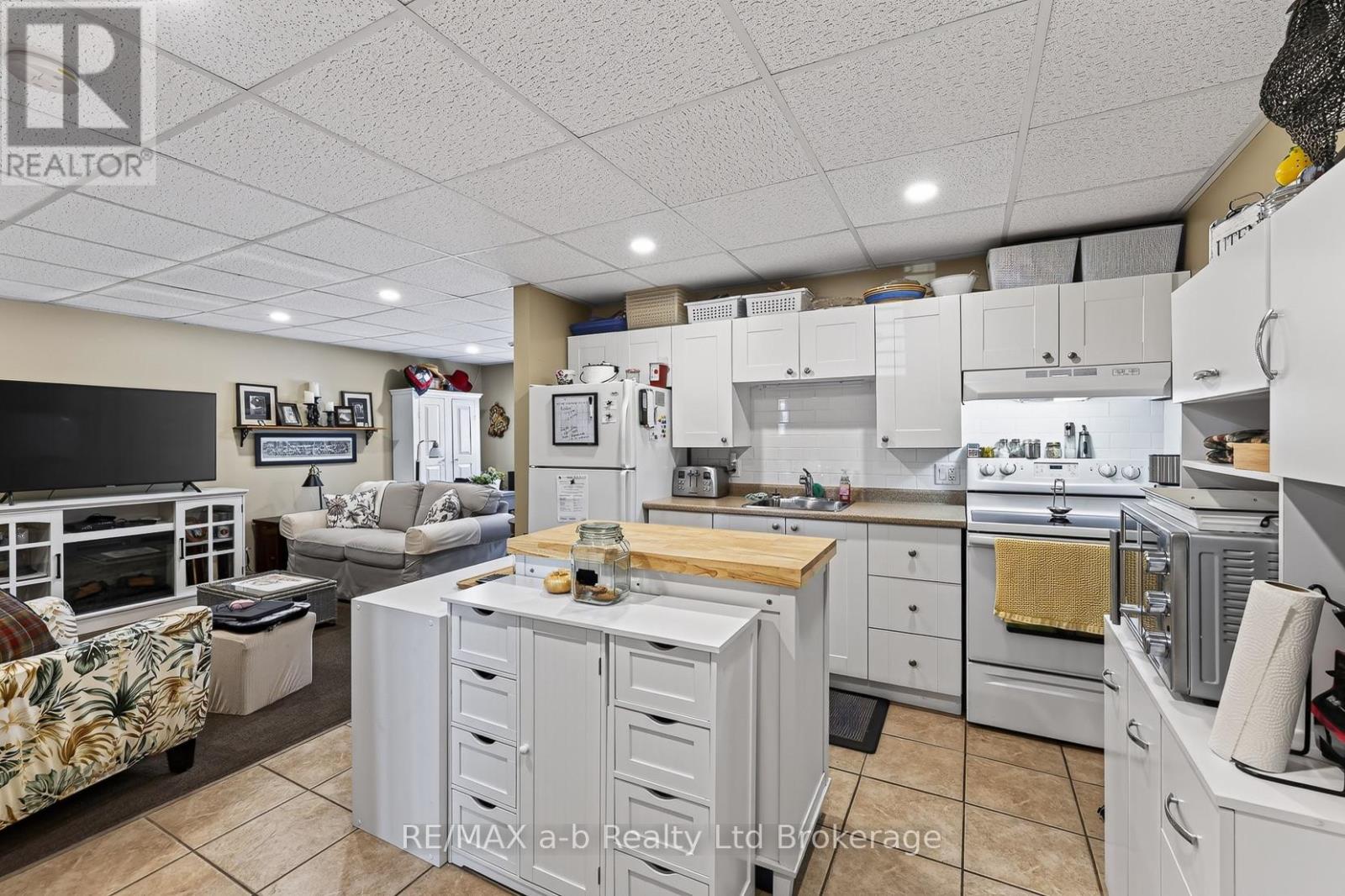4 Washington Street Property Photo 32
