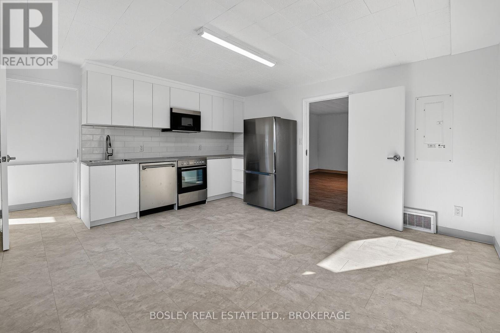 Unit 10 - 242 Mary Street Property Photo 7