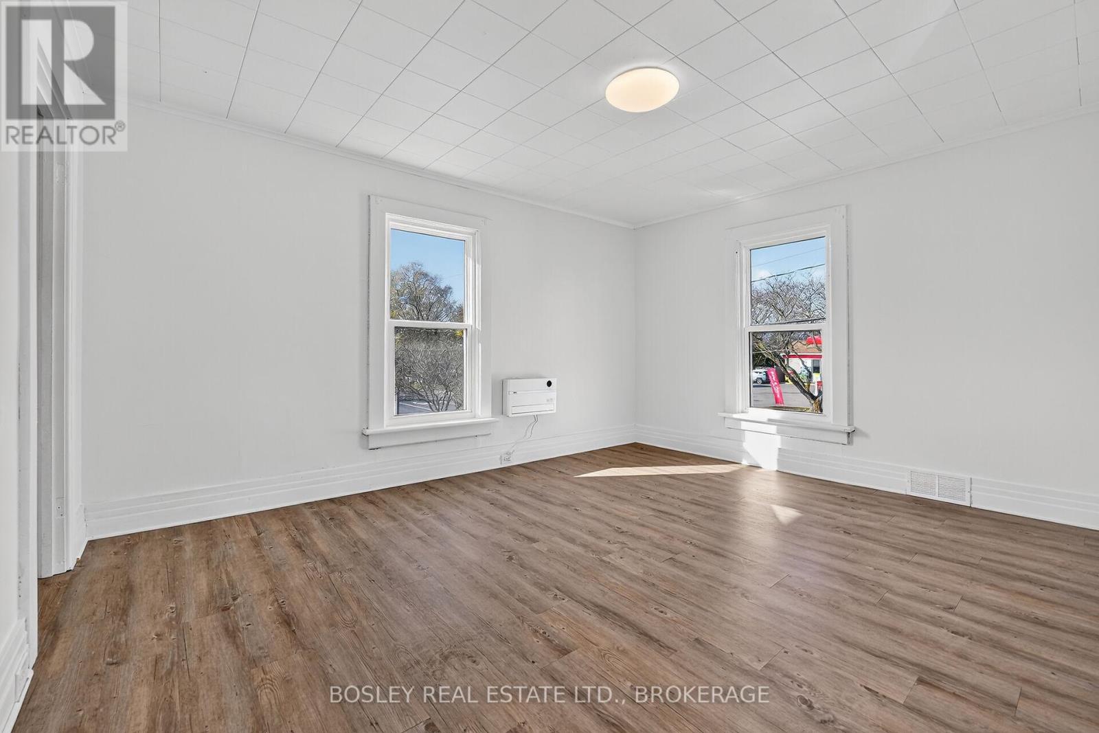 Unit 10 - 242 Mary Street Property Photo 8