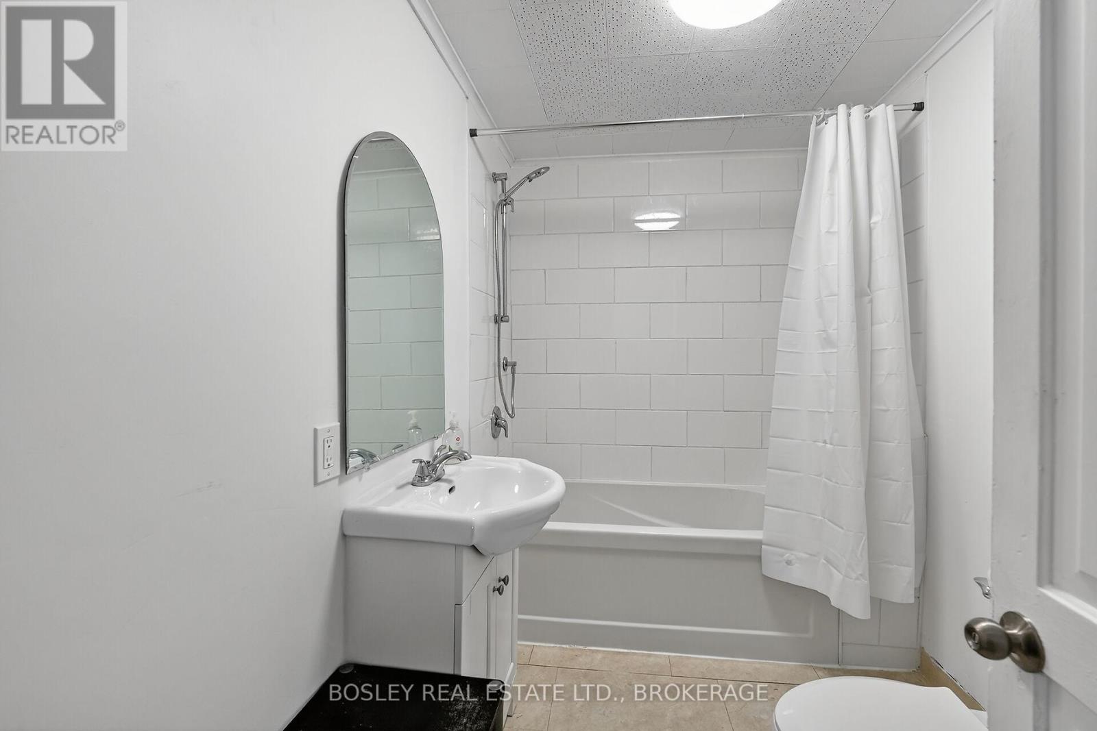 Unit 10 - 242 Mary Street Property Photo 9