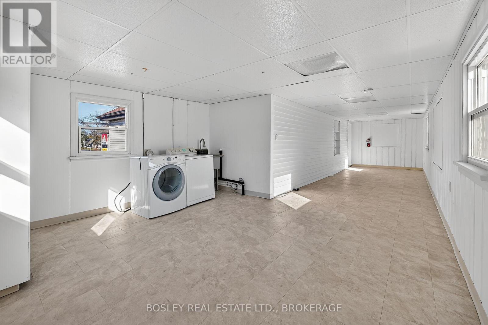 Unit 10 - 242 Mary Street Property Photo 11