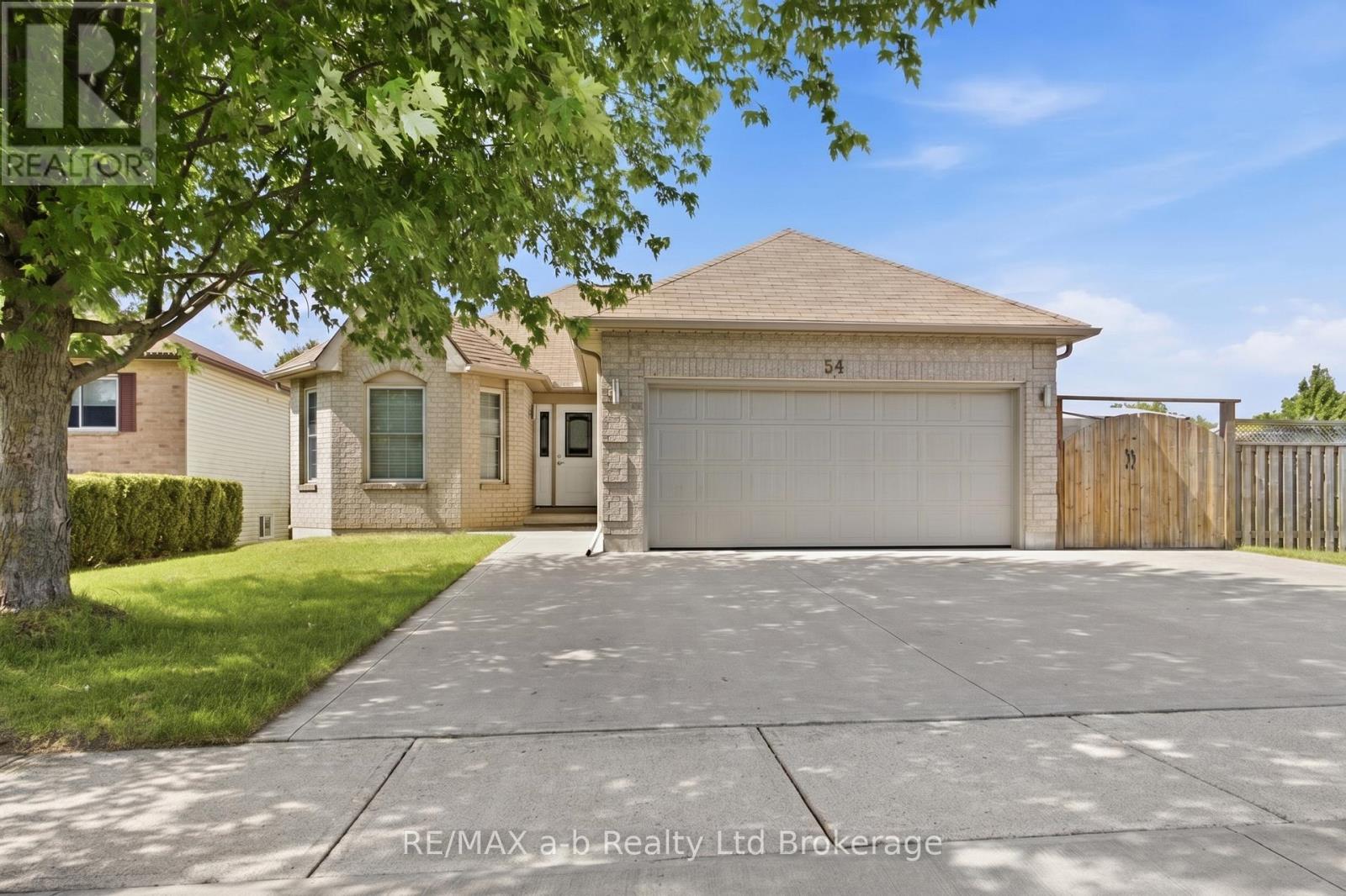 54 Pebble Beach Court Property Photo 2