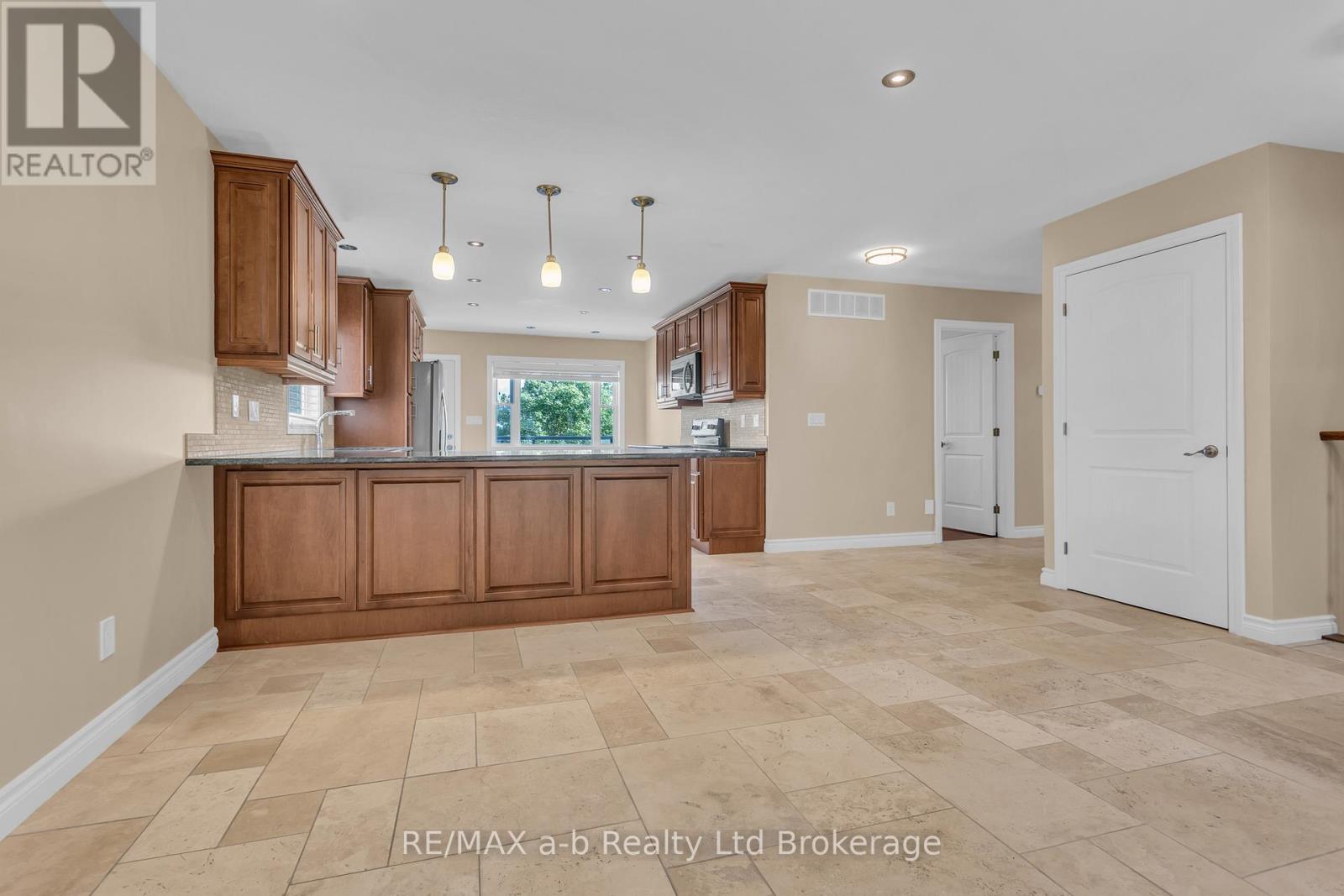 54 Pebble Beach Court Property Photo 6