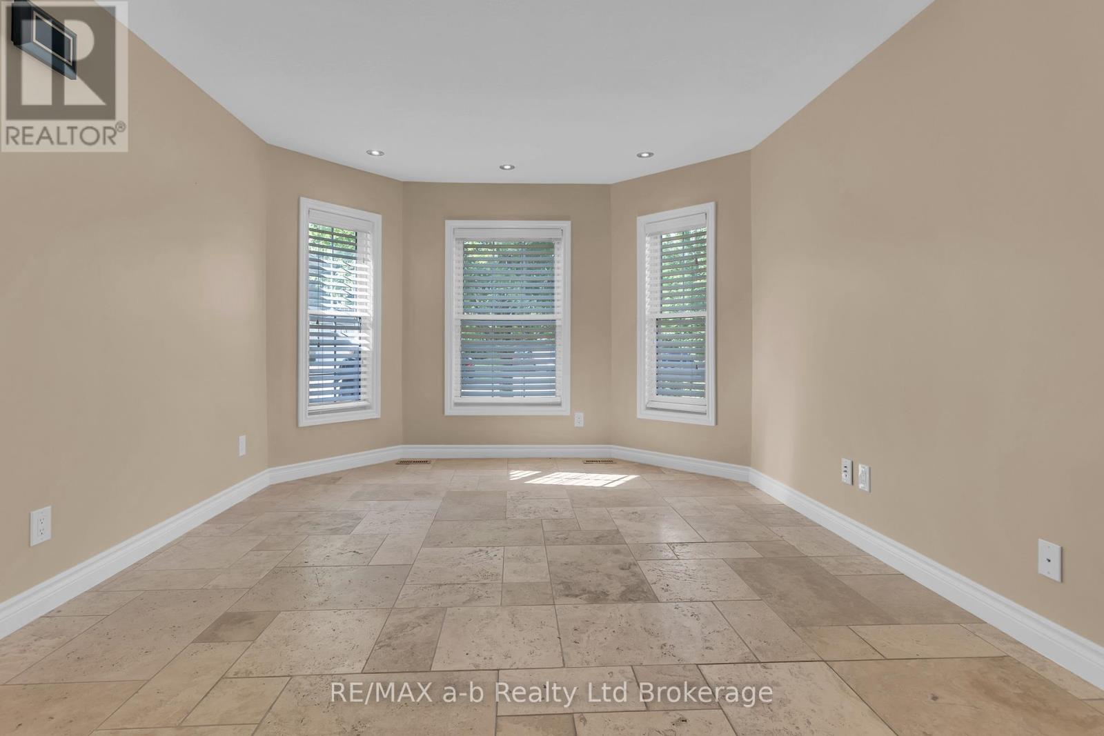 54 Pebble Beach Court Property Photo 13