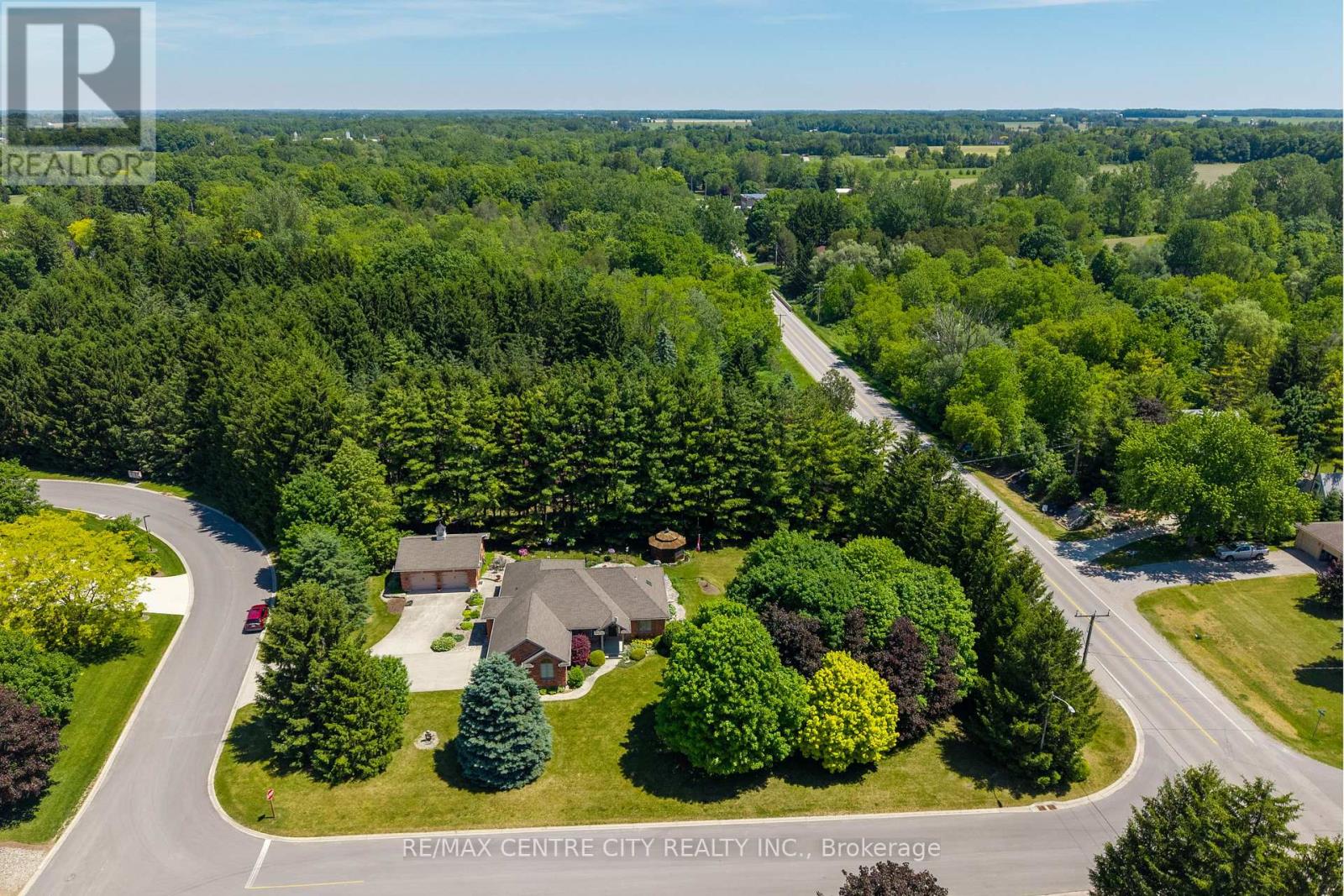 61 Aberdeen Drive Property Photo 2