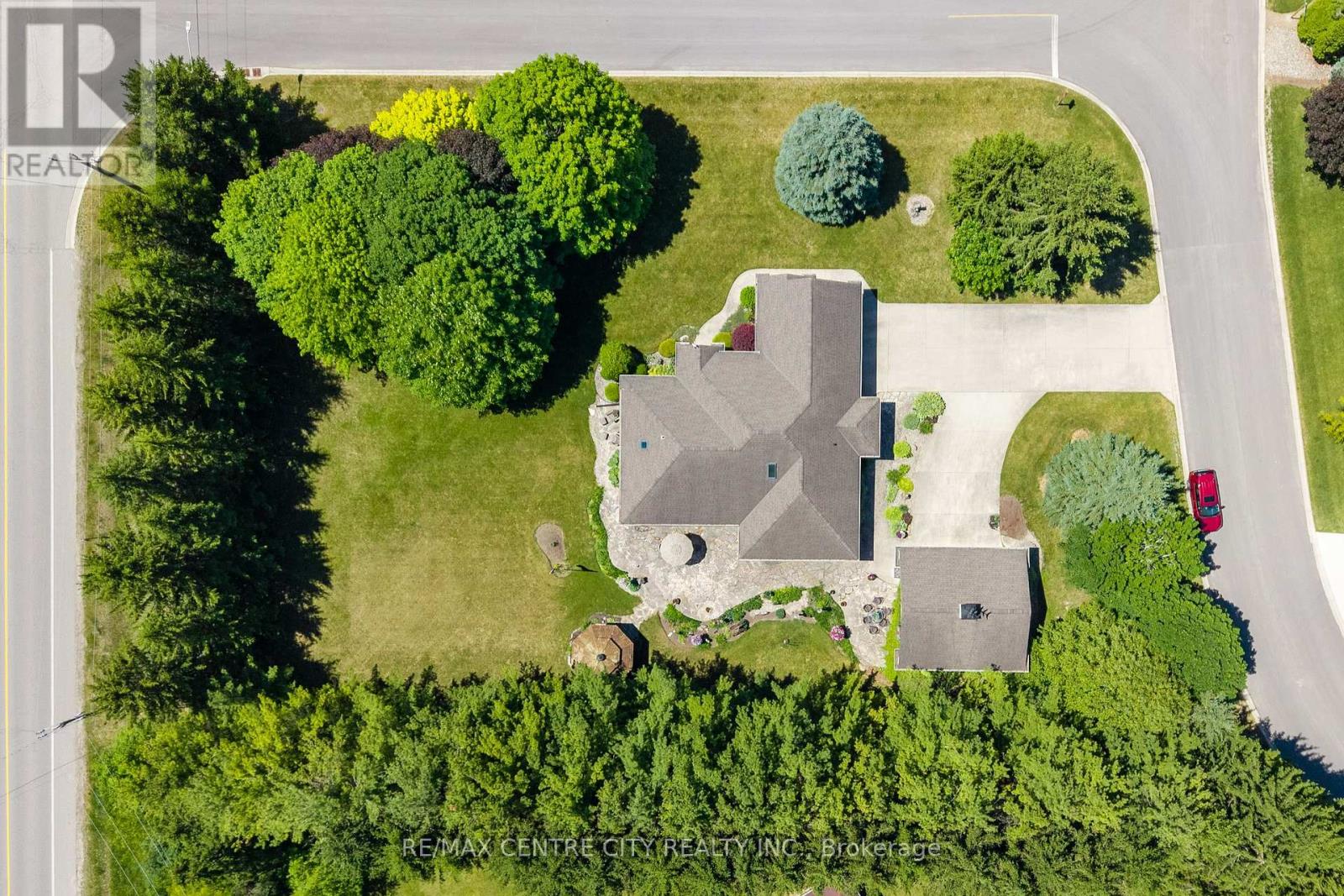61 Aberdeen Drive Property Photo 3