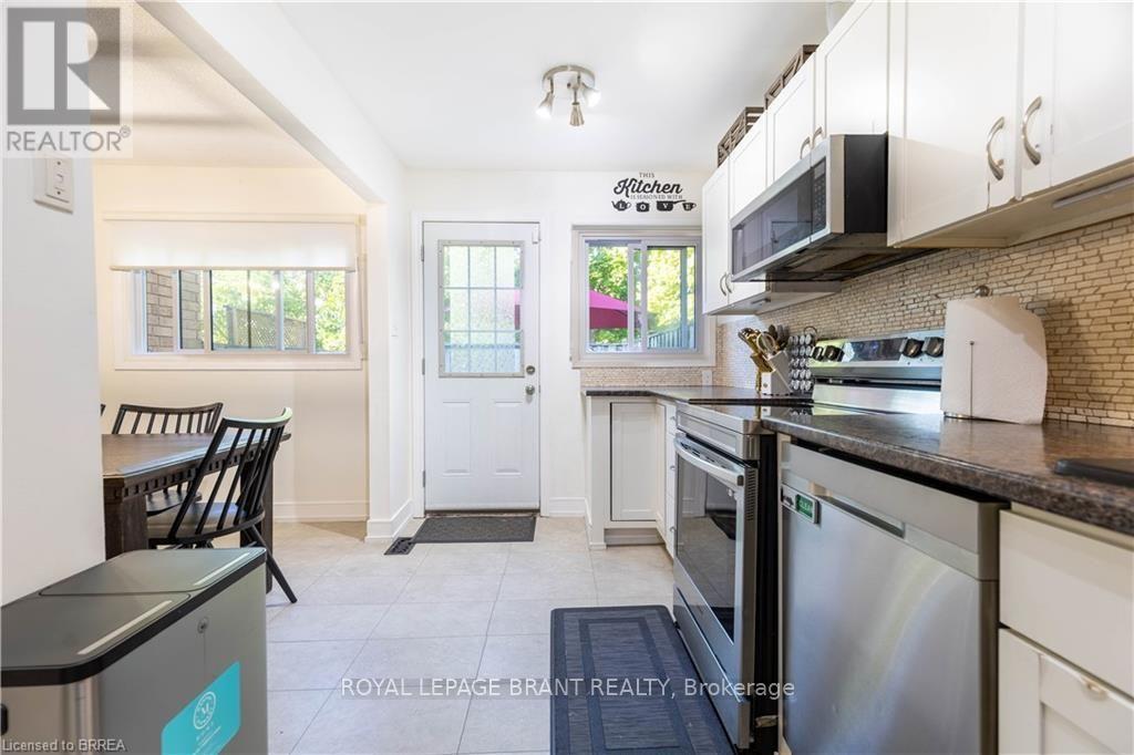 E5 - 500 Stone Church Road W Property Photo 6